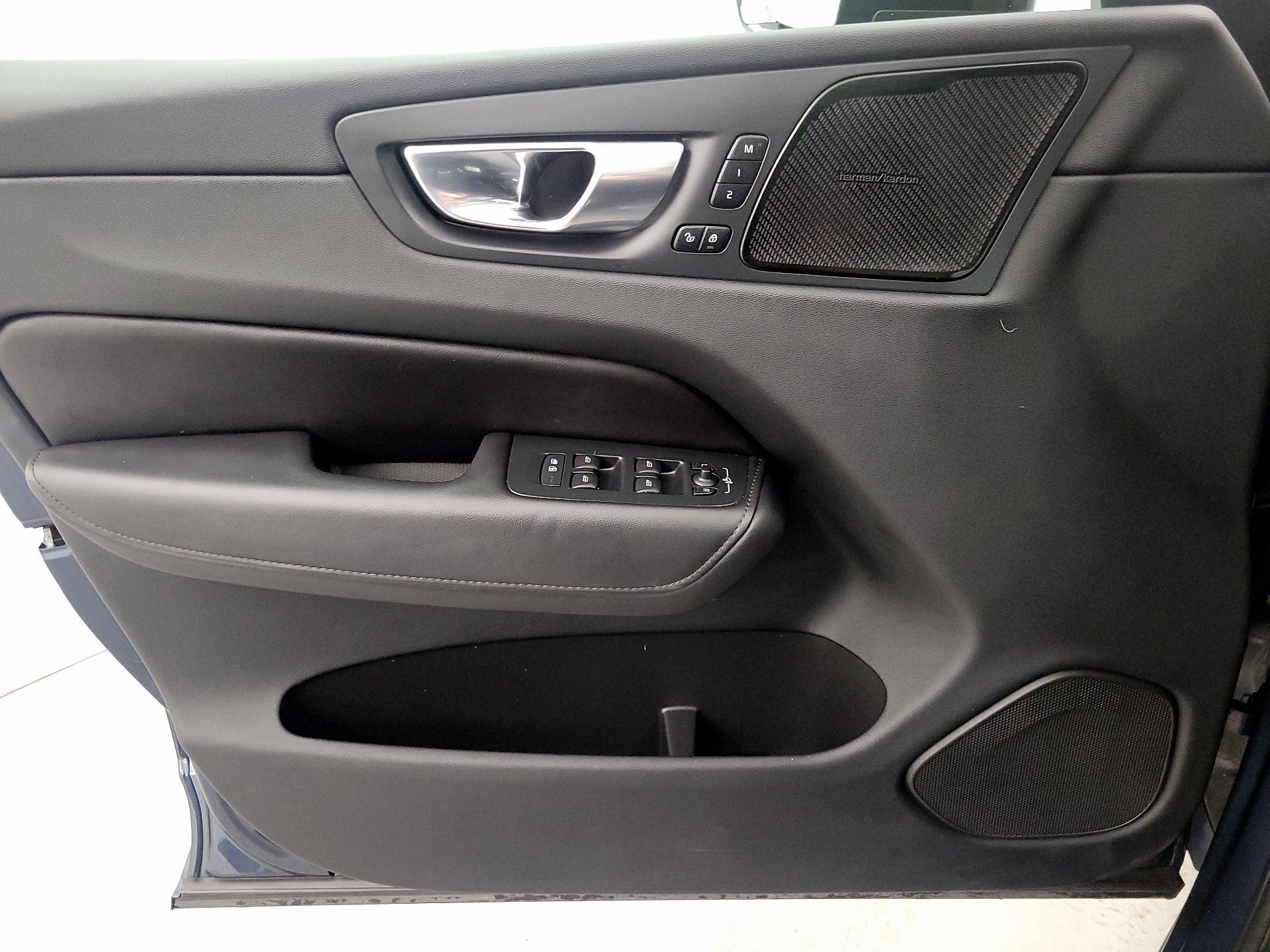 Thumbnail: 2023 Volvo XC60 - 12