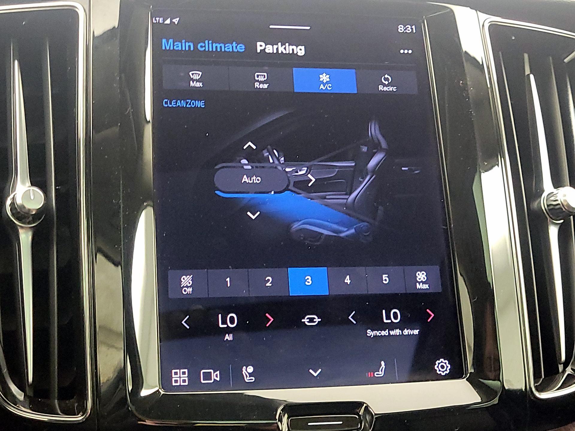 Thumbnail: 2023 Volvo XC60 - 17