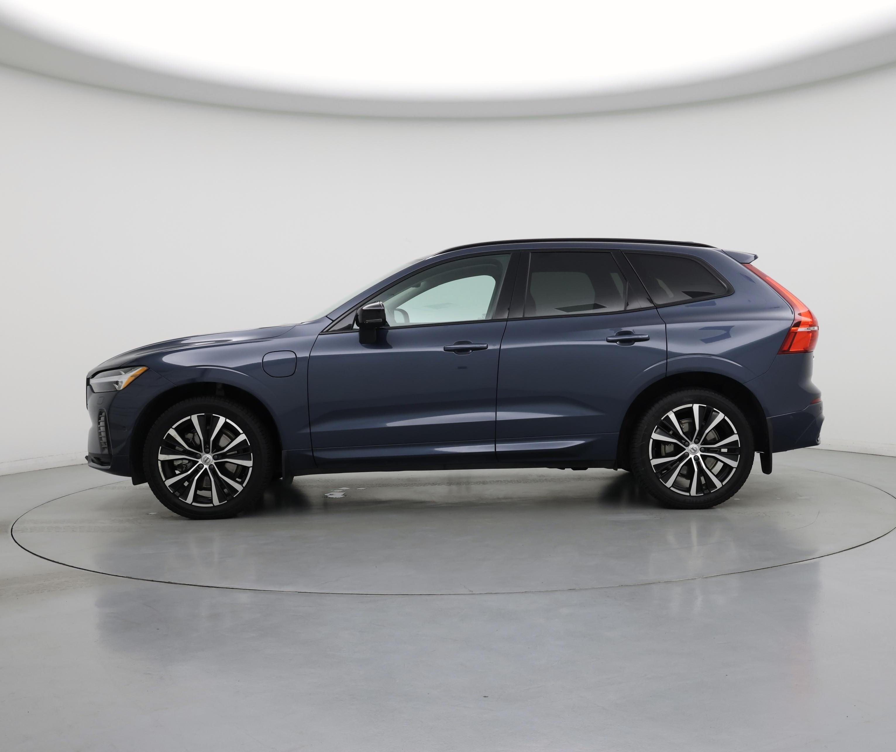 Thumbnail: 2023 Volvo XC60 - 3