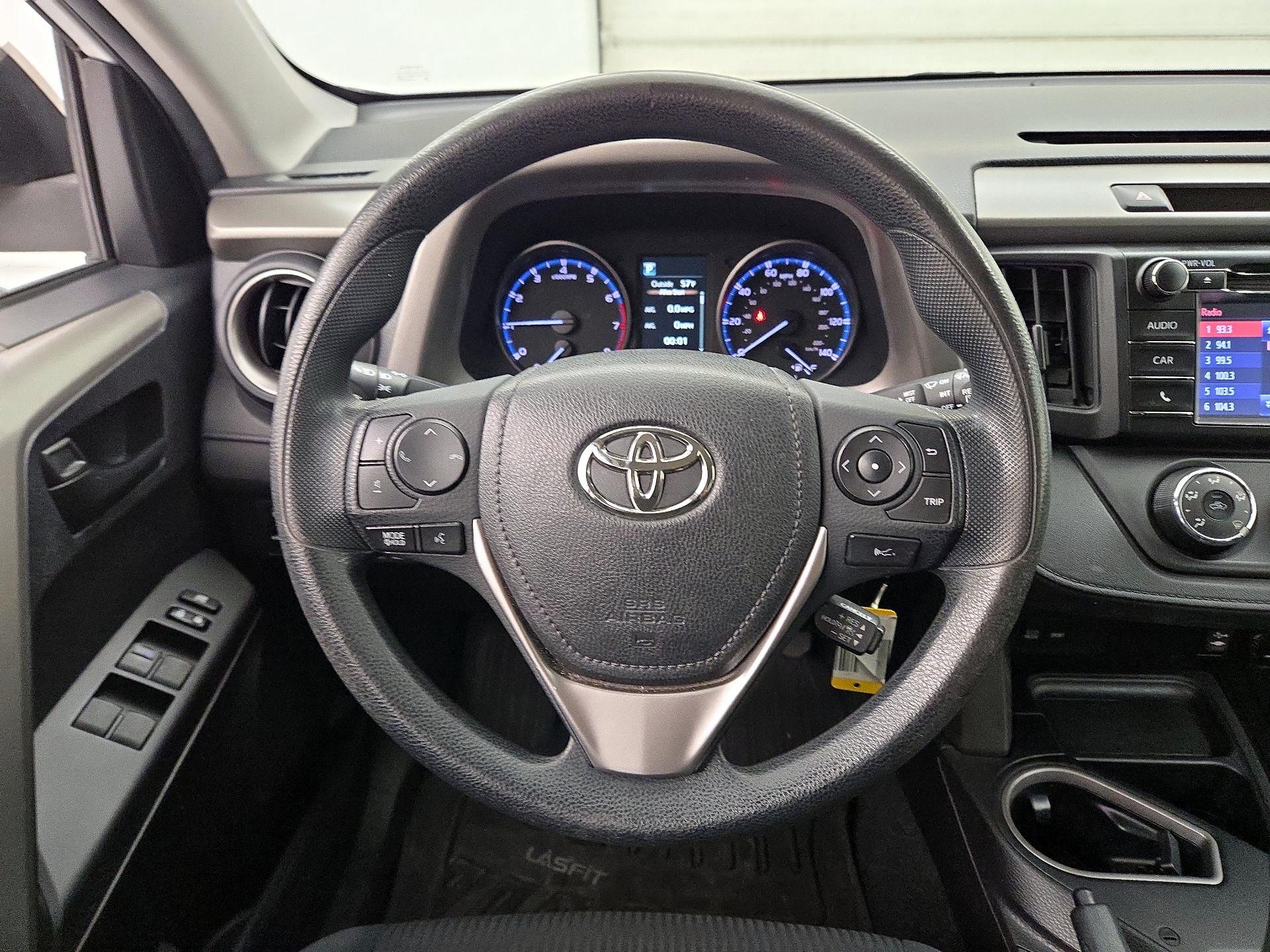 Thumbnail: 2017 Toyota RAV4 - 10