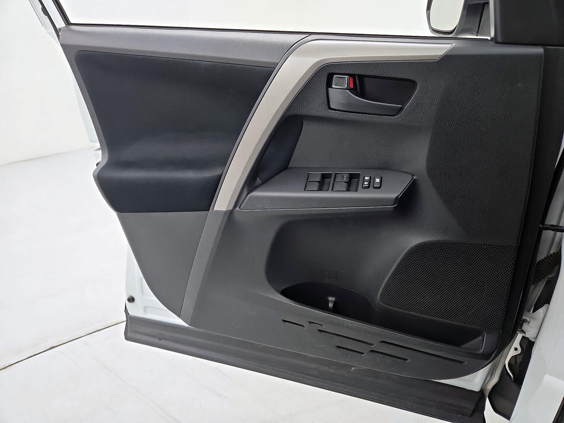 Thumbnail: 2017 Toyota RAV4 - 12