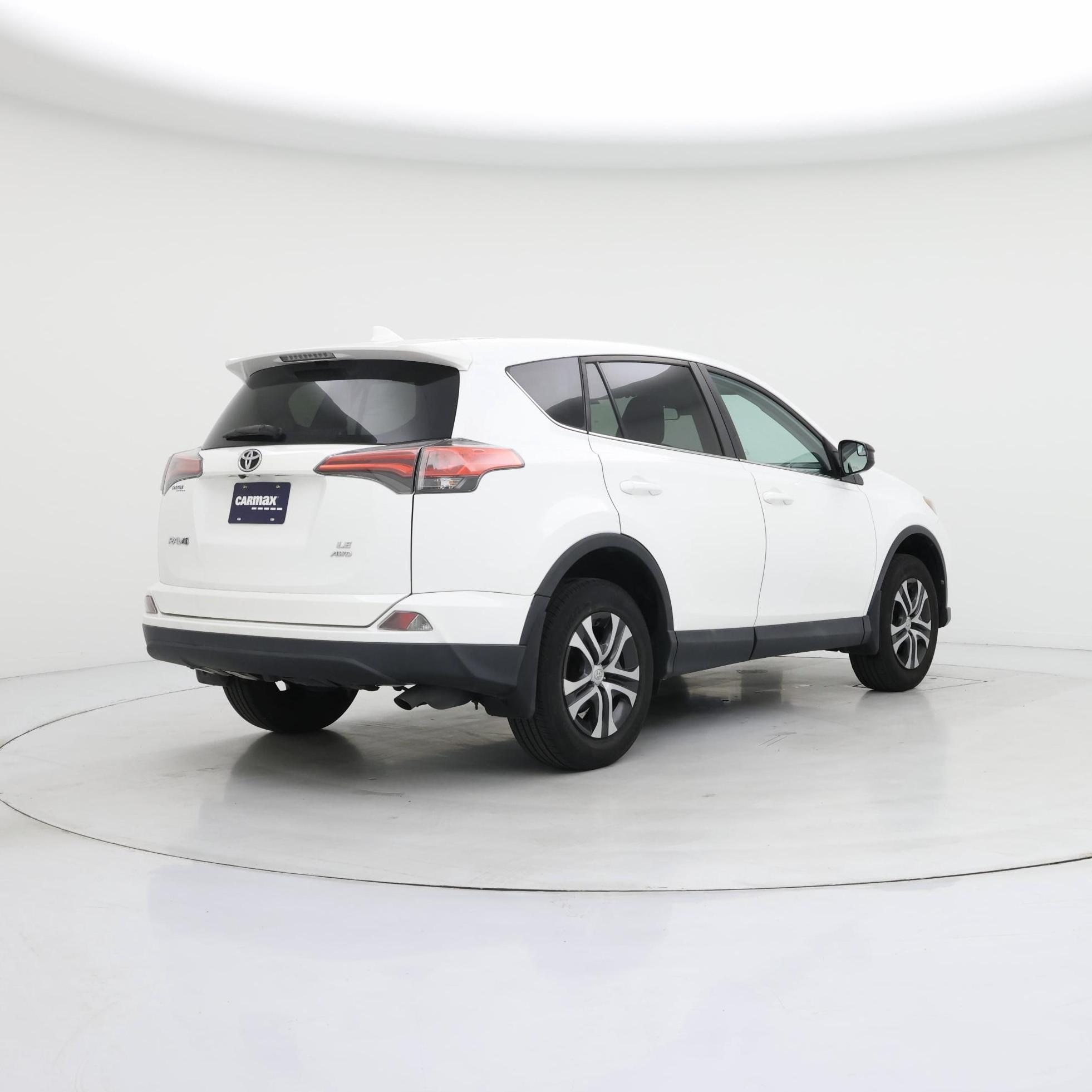 Thumbnail: 2017 Toyota RAV4 - 8