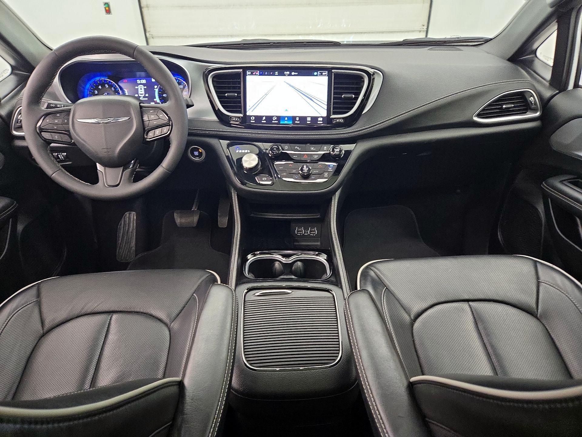 Thumbnail: 2025 Chrysler Pacifica - 9