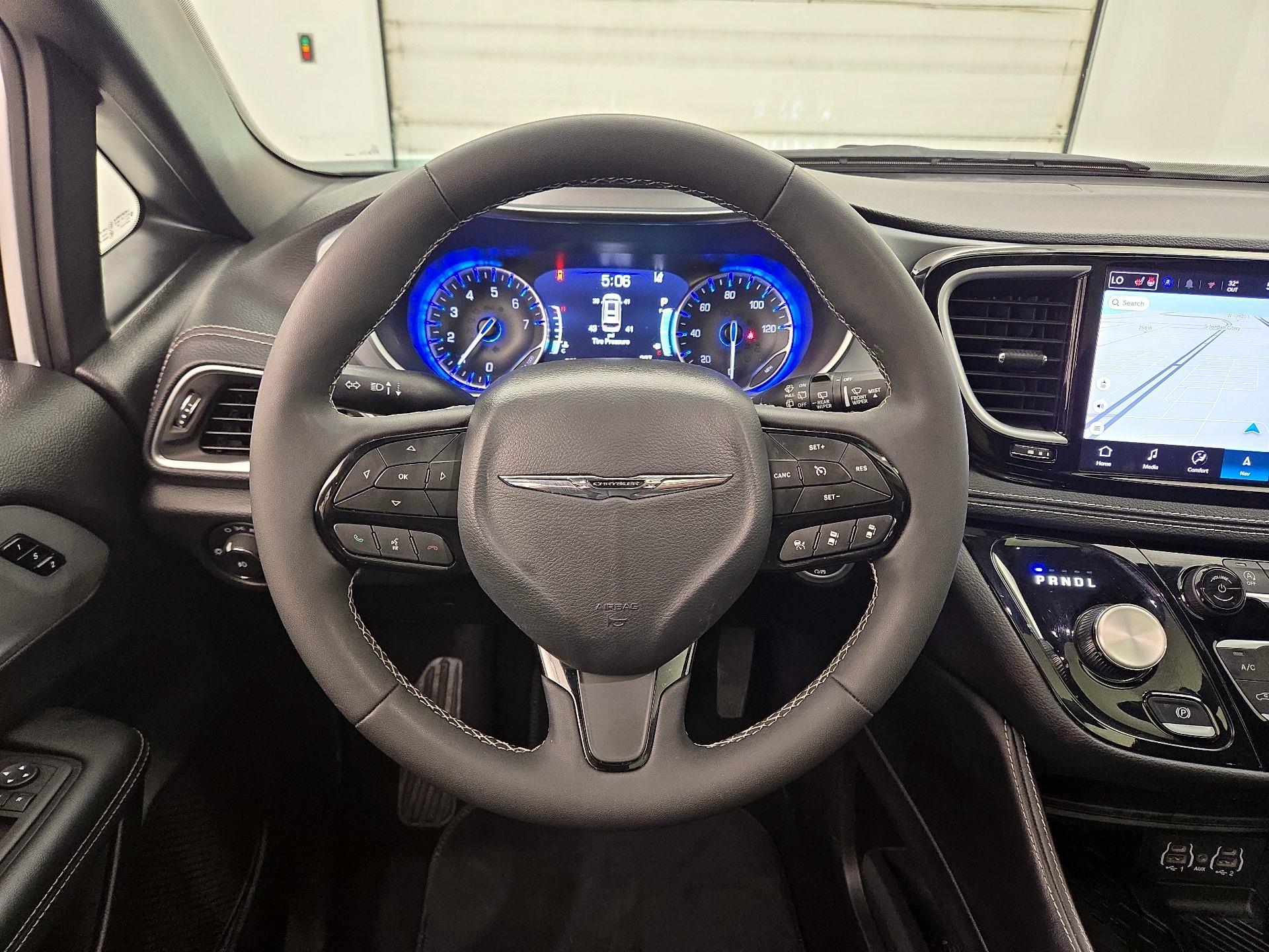 Thumbnail: 2025 Chrysler Pacifica - 10