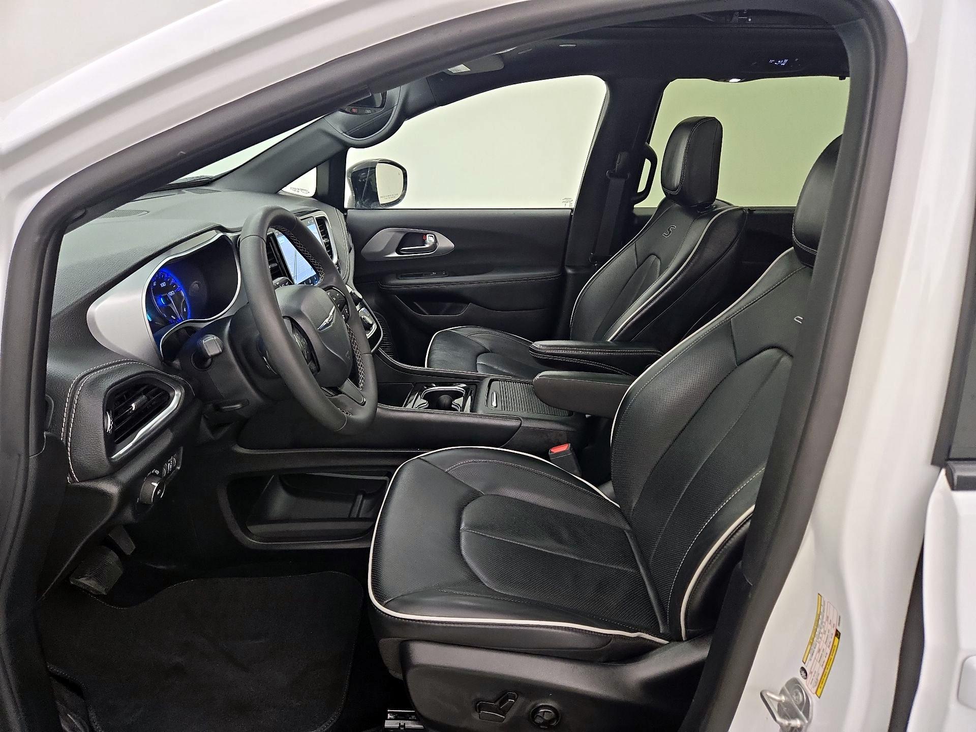 Thumbnail: 2025 Chrysler Pacifica - 11