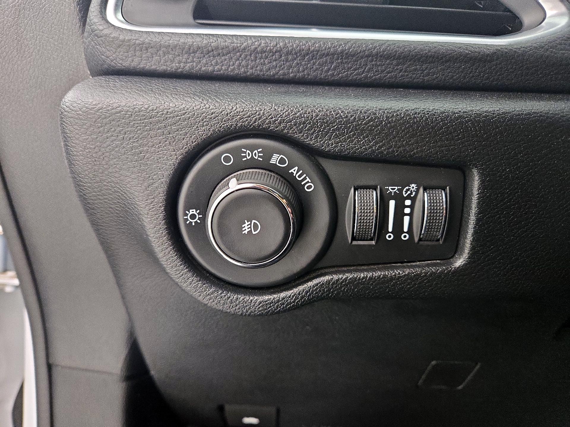 Thumbnail: 2025 Chrysler Pacifica - 13