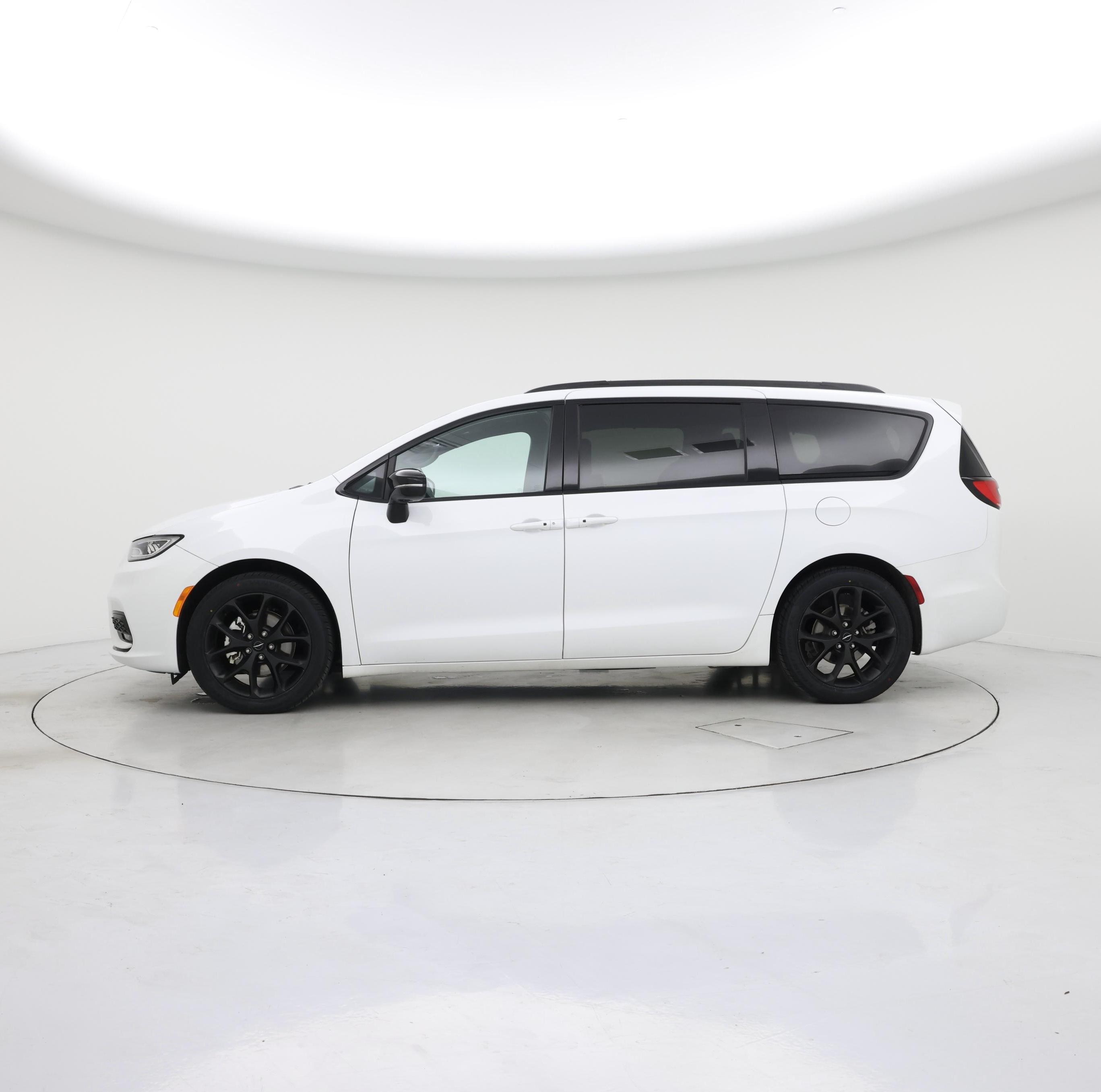 Thumbnail: 2025 Chrysler Pacifica - 3