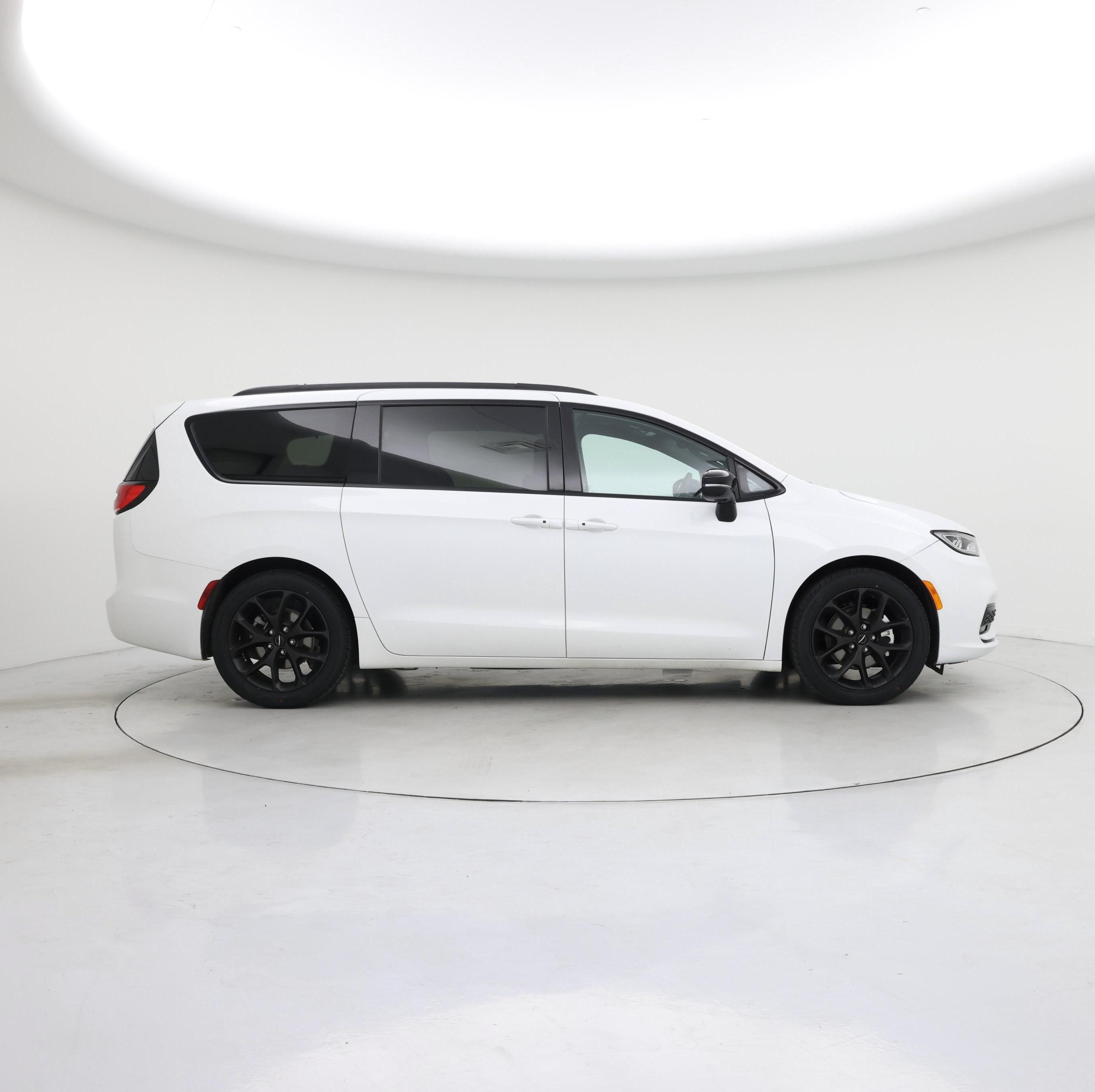 Thumbnail: 2025 Chrysler Pacifica - 7