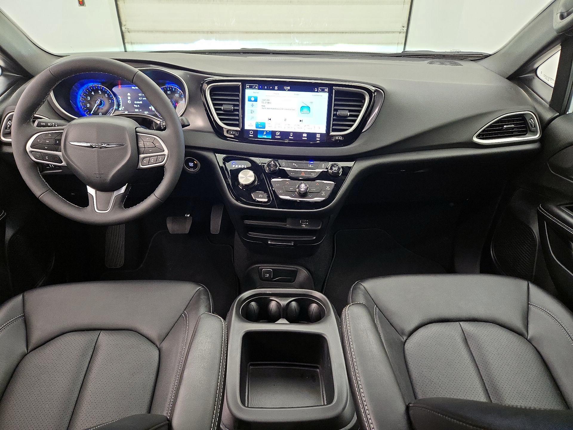 Thumbnail: 2026 Chrysler Pacifica - 9