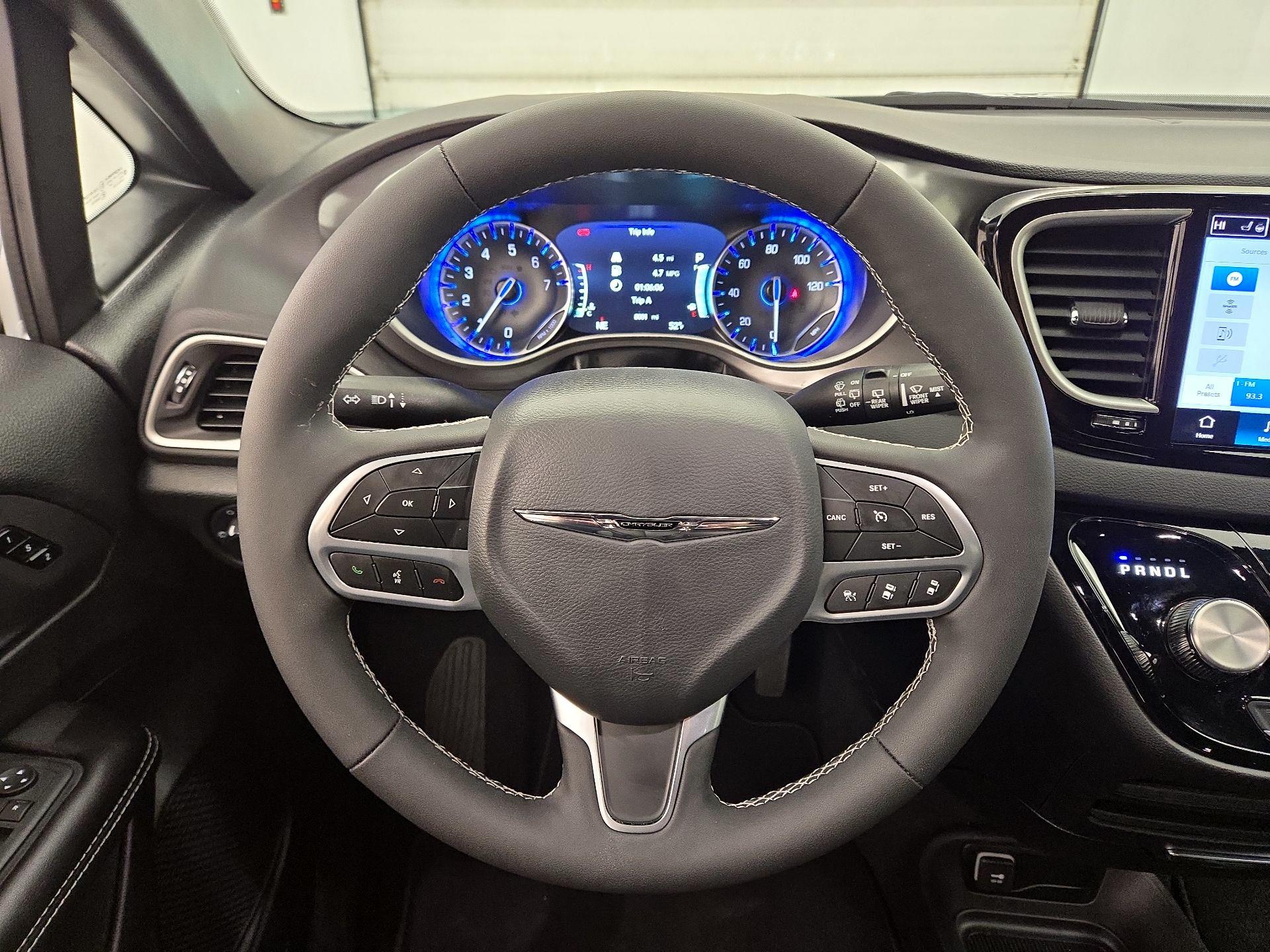 Thumbnail: 2026 Chrysler Pacifica - 10