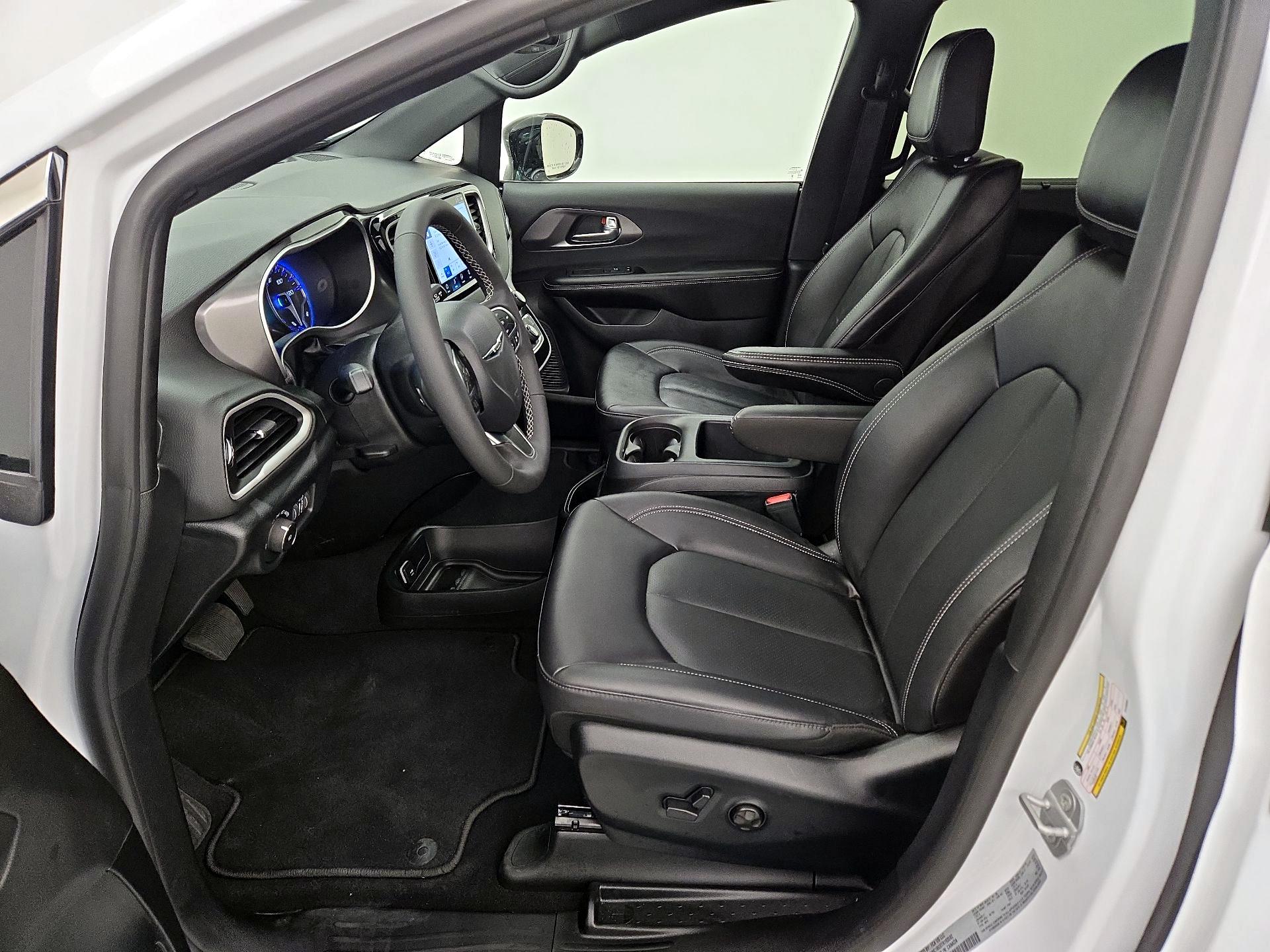 Thumbnail: 2026 Chrysler Pacifica - 11