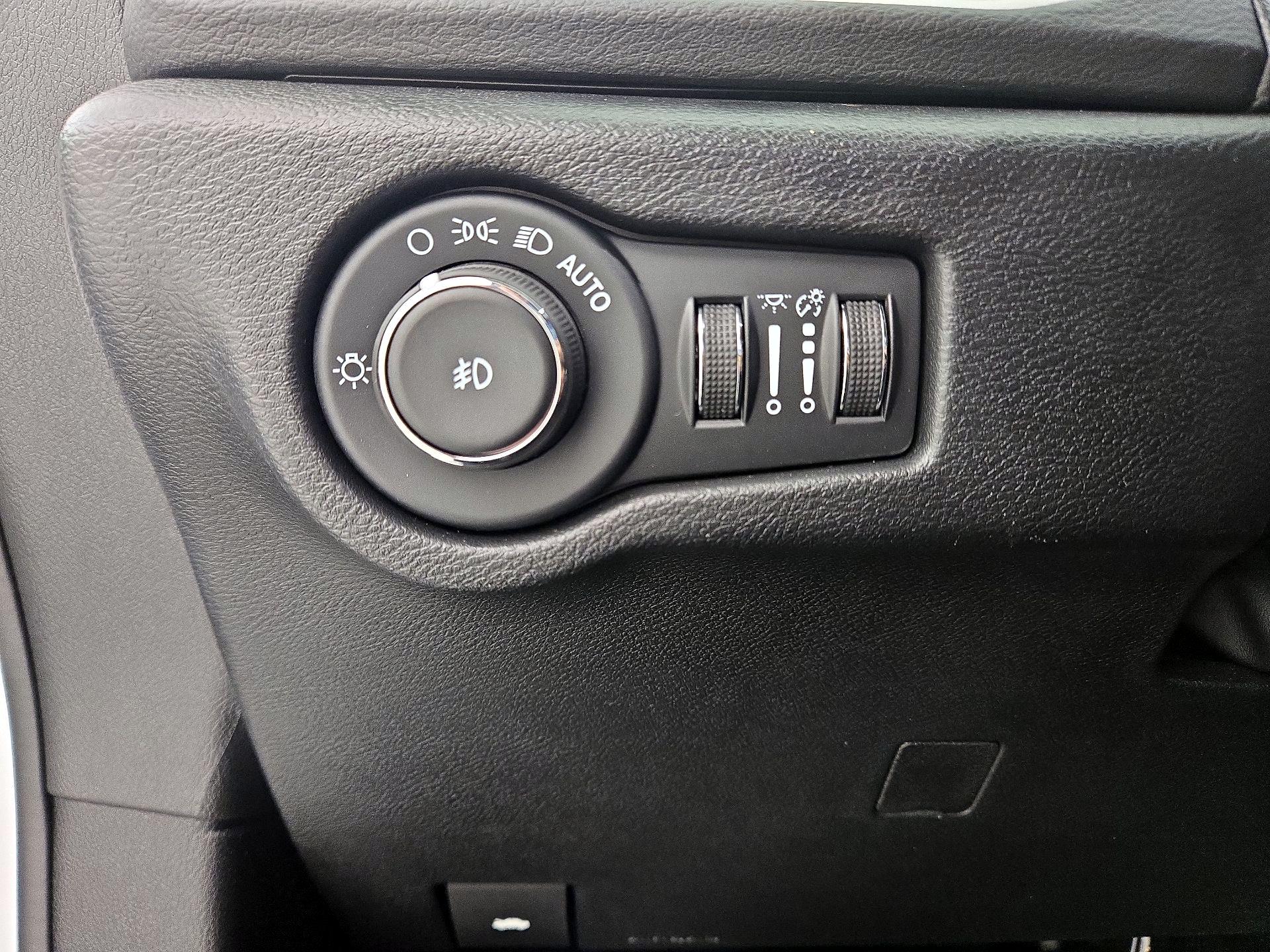 Thumbnail: 2026 Chrysler Pacifica - 13