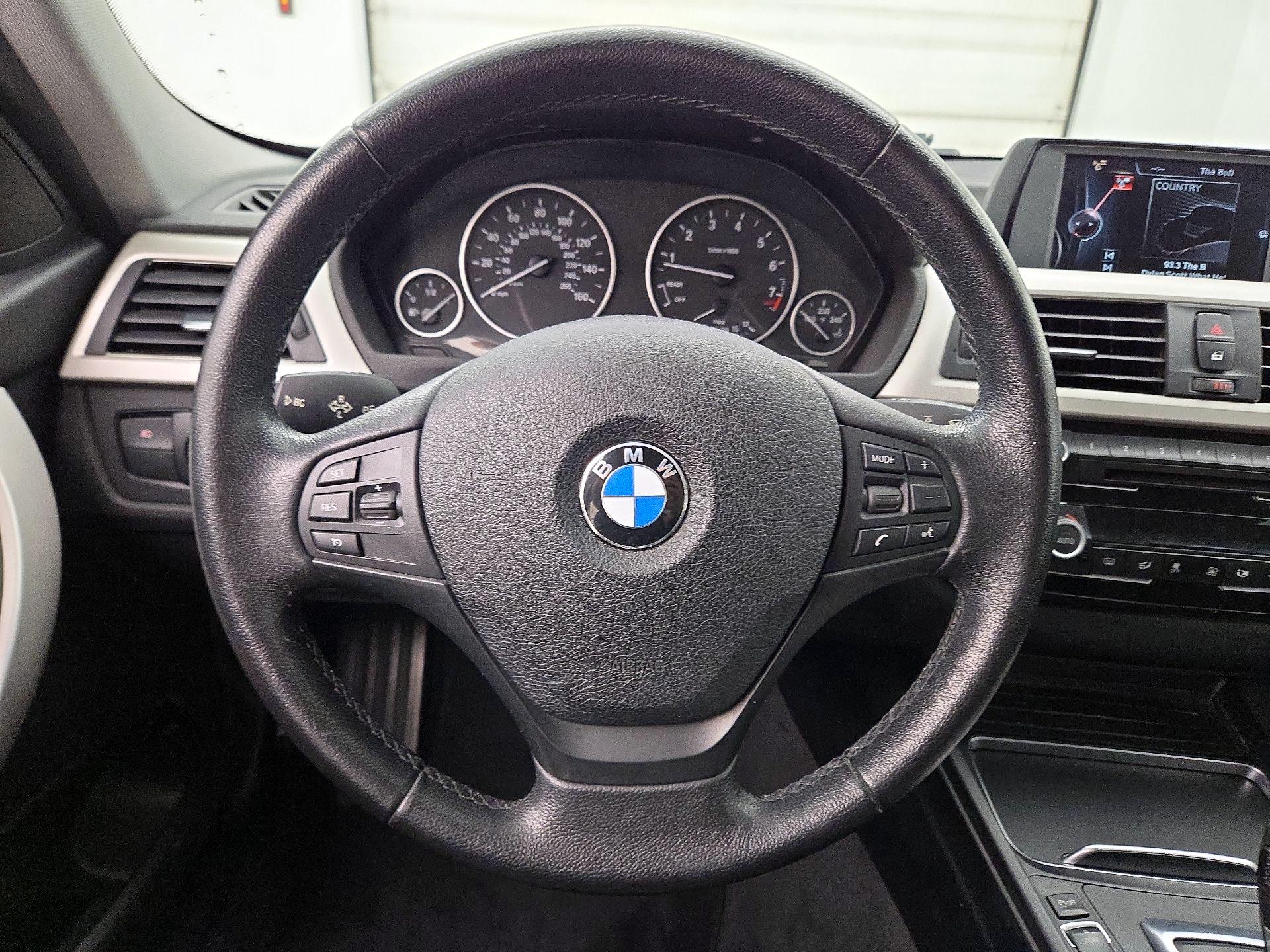 Thumbnail: 2016 BMW 3 Series - 10