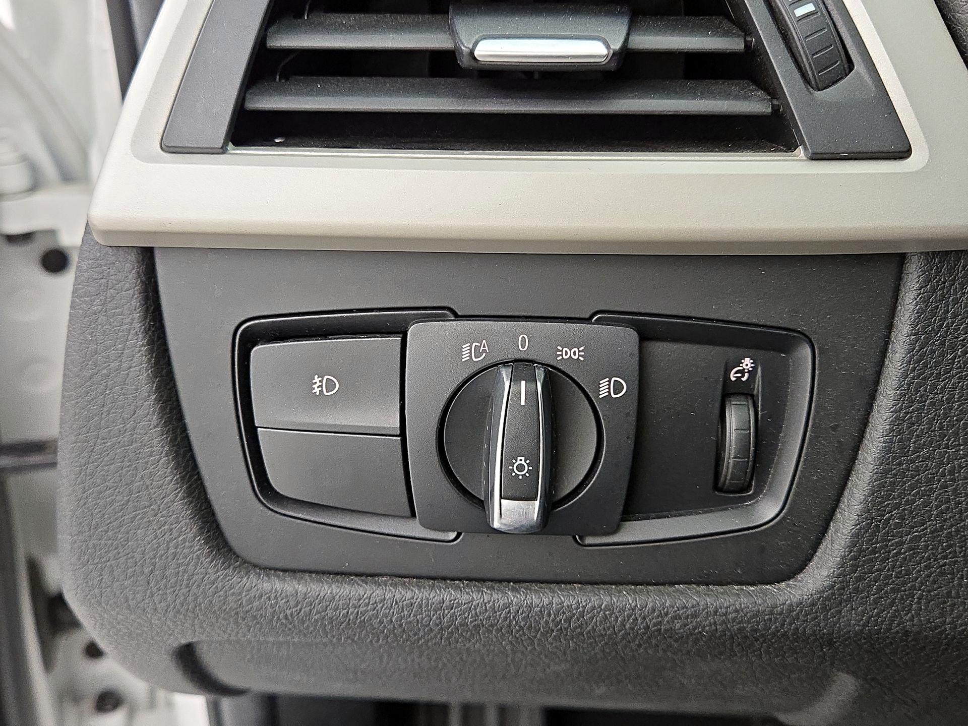 Thumbnail: 2016 BMW 3 Series - 13