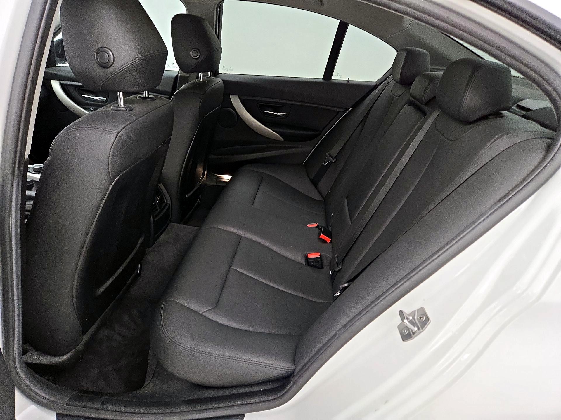 Thumbnail: 2016 BMW 3 Series - 19