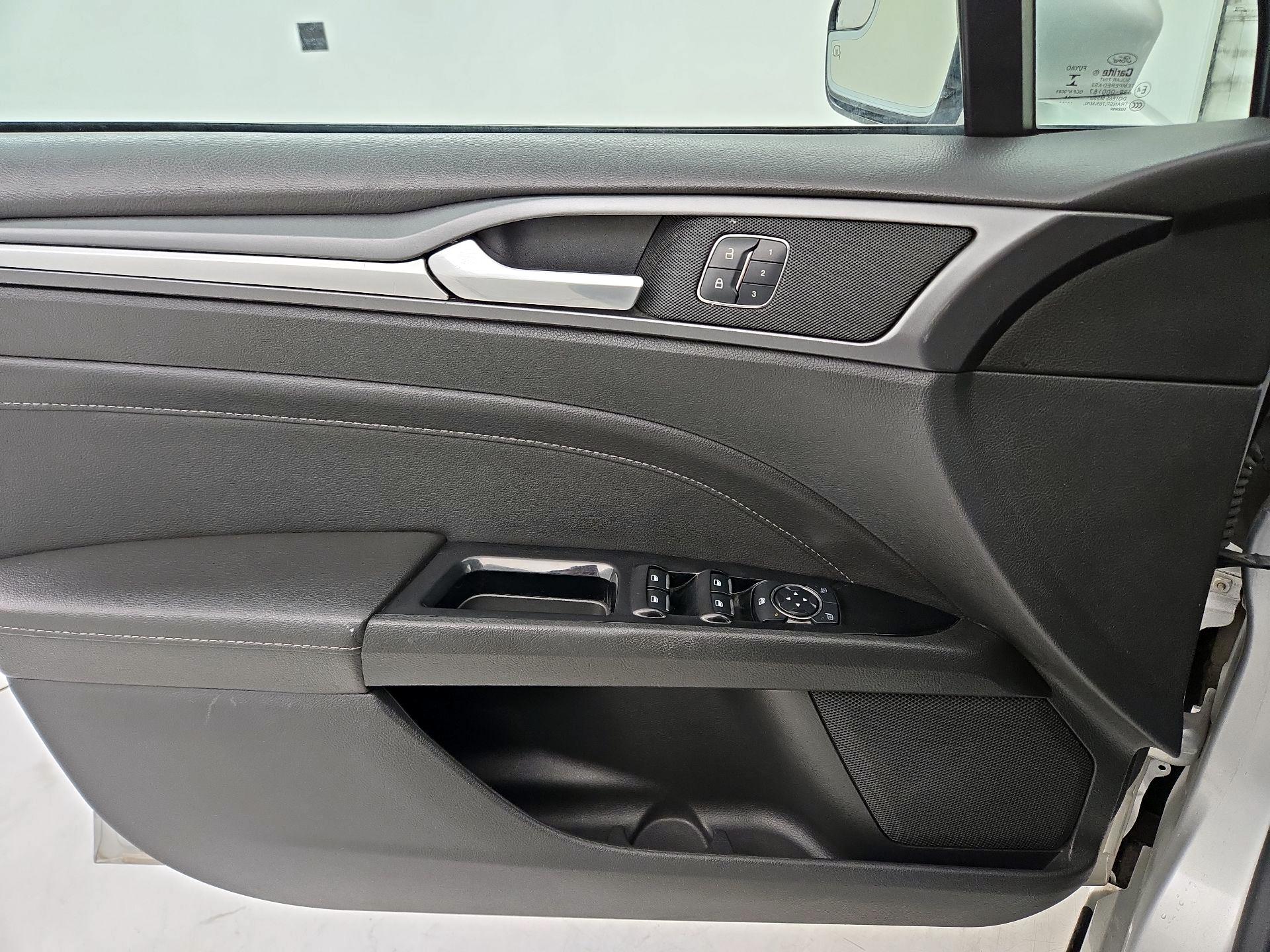 Thumbnail: 2015 Ford Fusion - 12