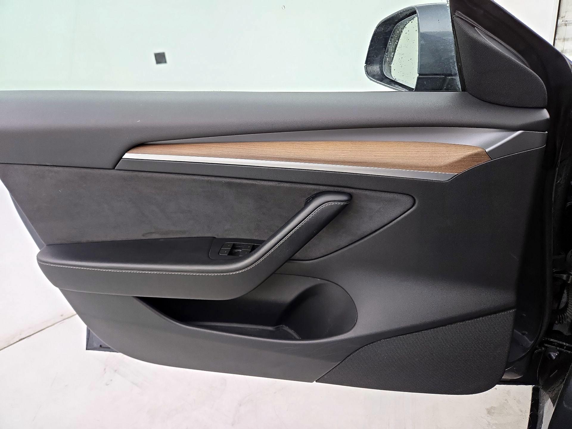 Thumbnail: 2022 Tesla Model 3 - 12