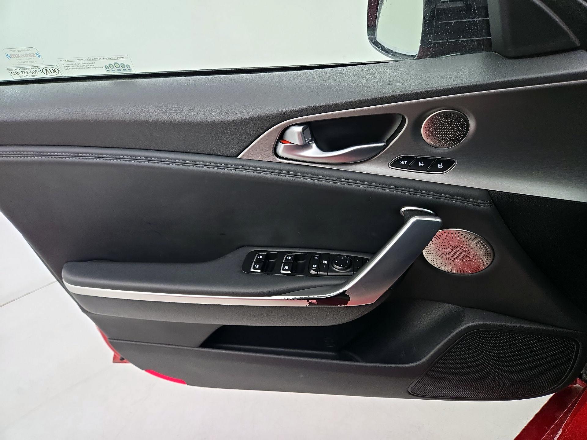 Thumbnail: 2018 Kia Stinger - 12