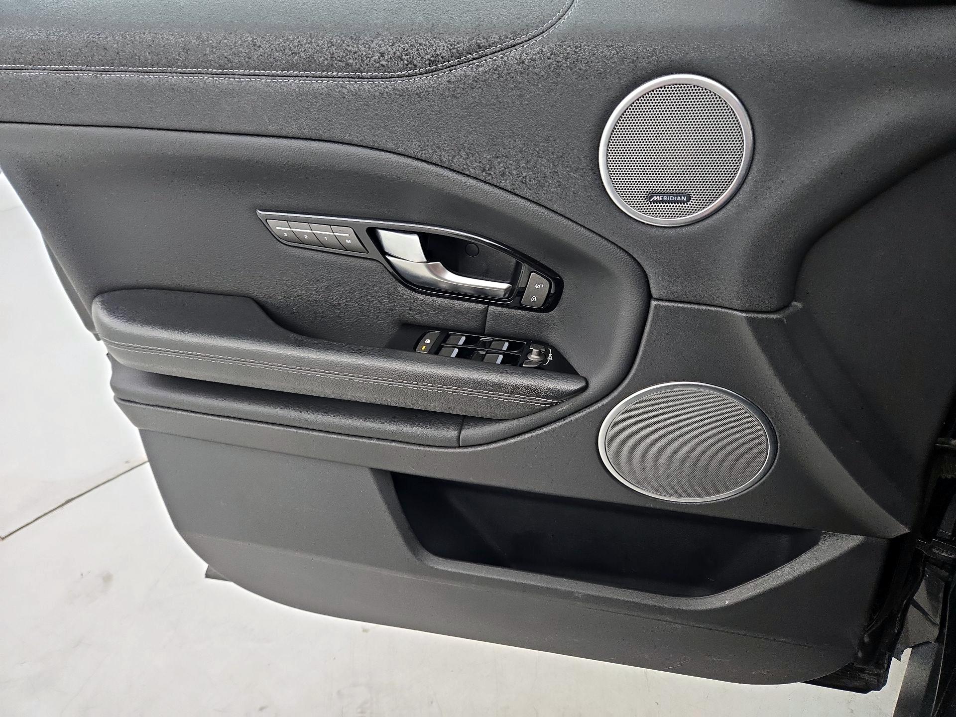 Thumbnail: 2017 Land Rover Range Rover Evoque - 12