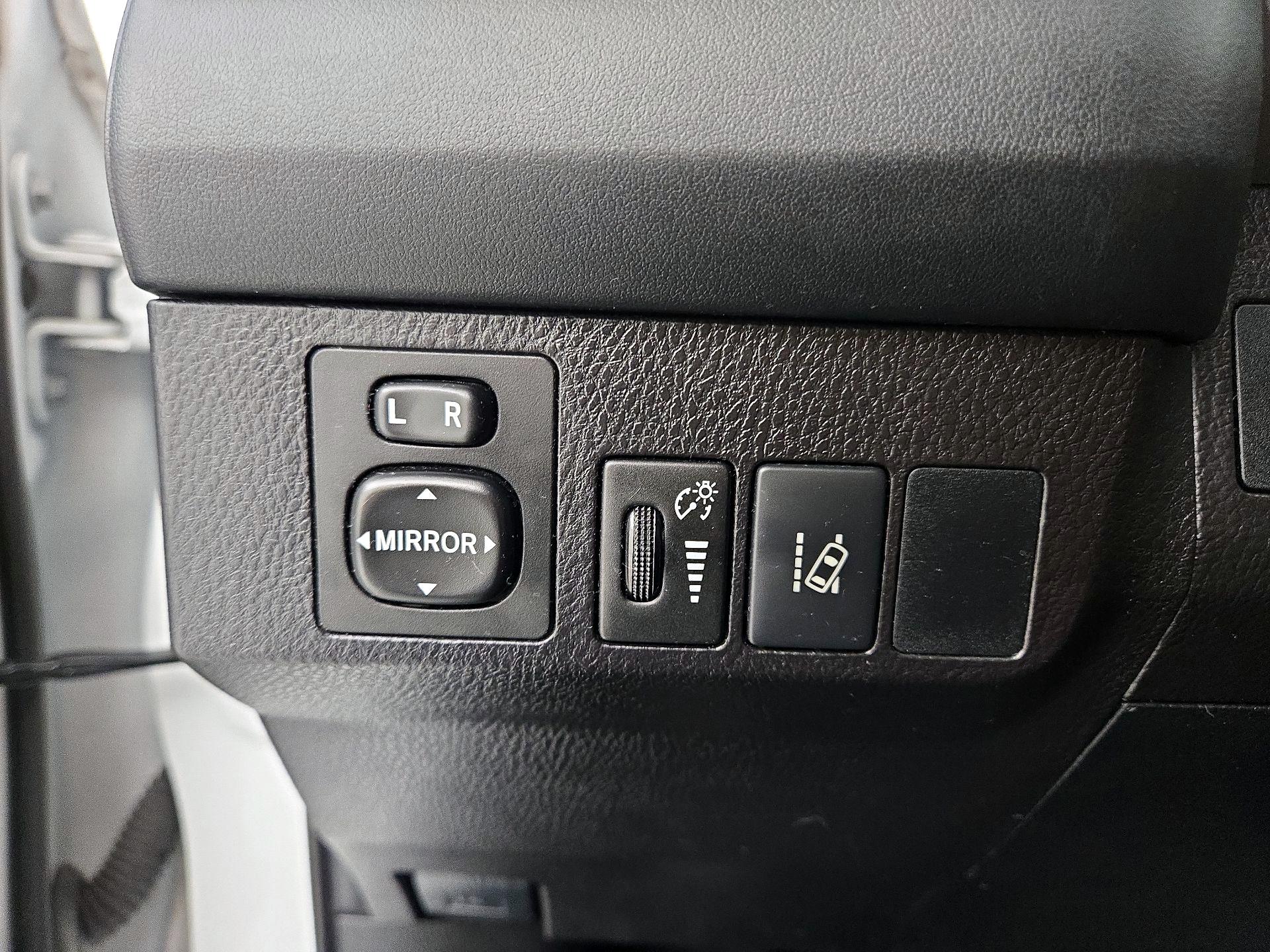 Thumbnail: 2018 Toyota RAV4 - 13