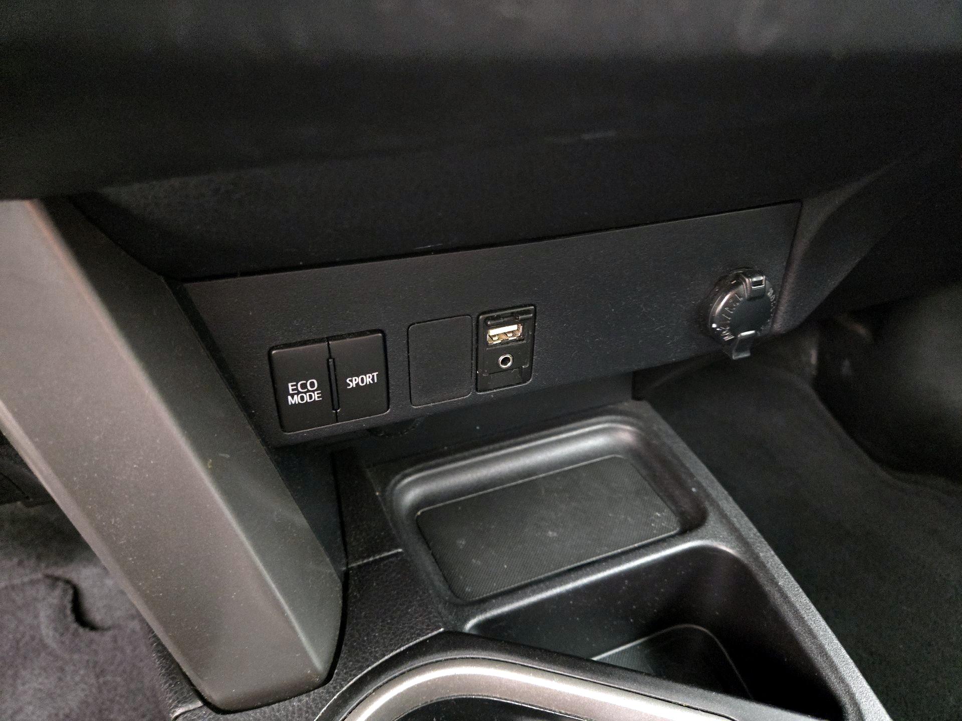 Thumbnail: 2018 Toyota RAV4 - 18