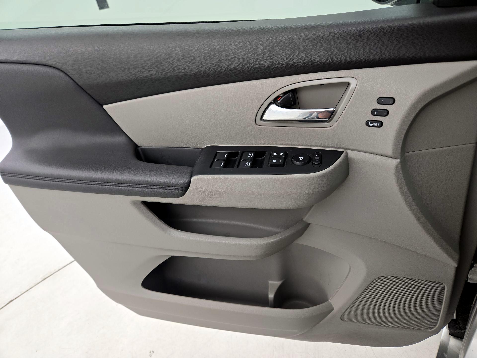 Thumbnail: 2015 Honda Odyssey - 12