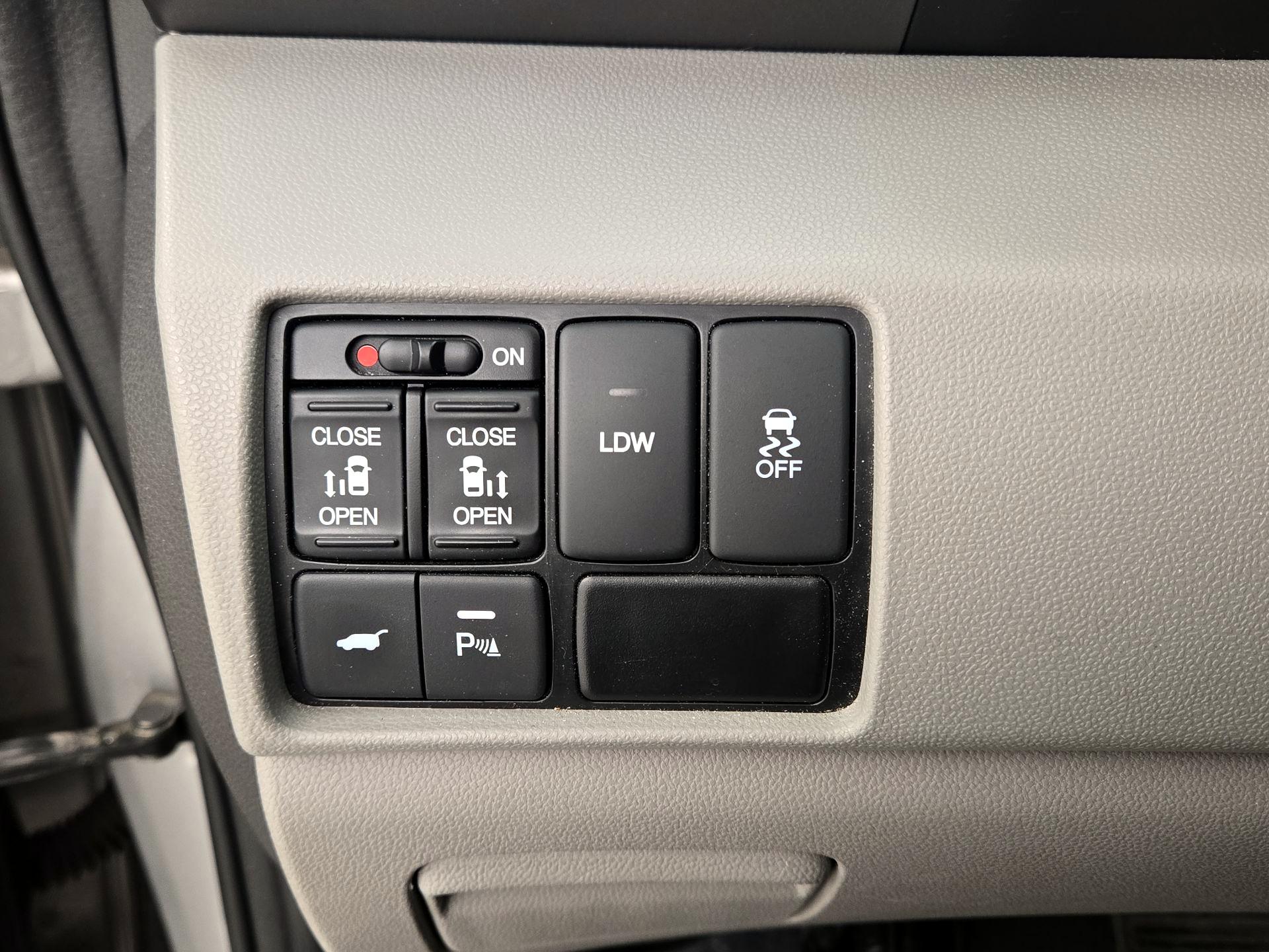 Thumbnail: 2015 Honda Odyssey - 13