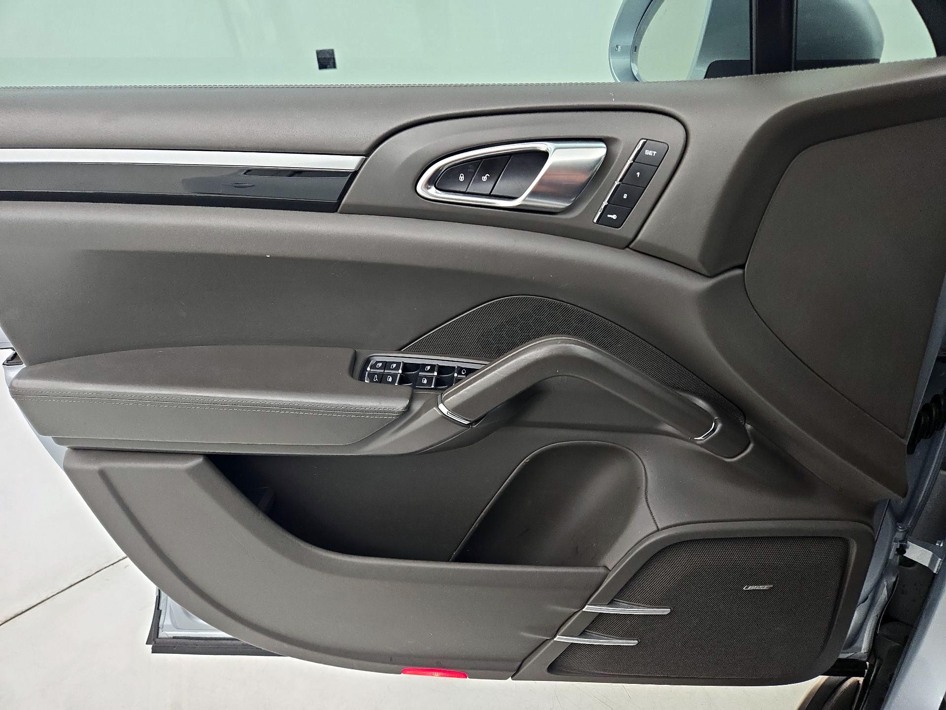 Thumbnail: 2016 Porsche Cayenne - 12