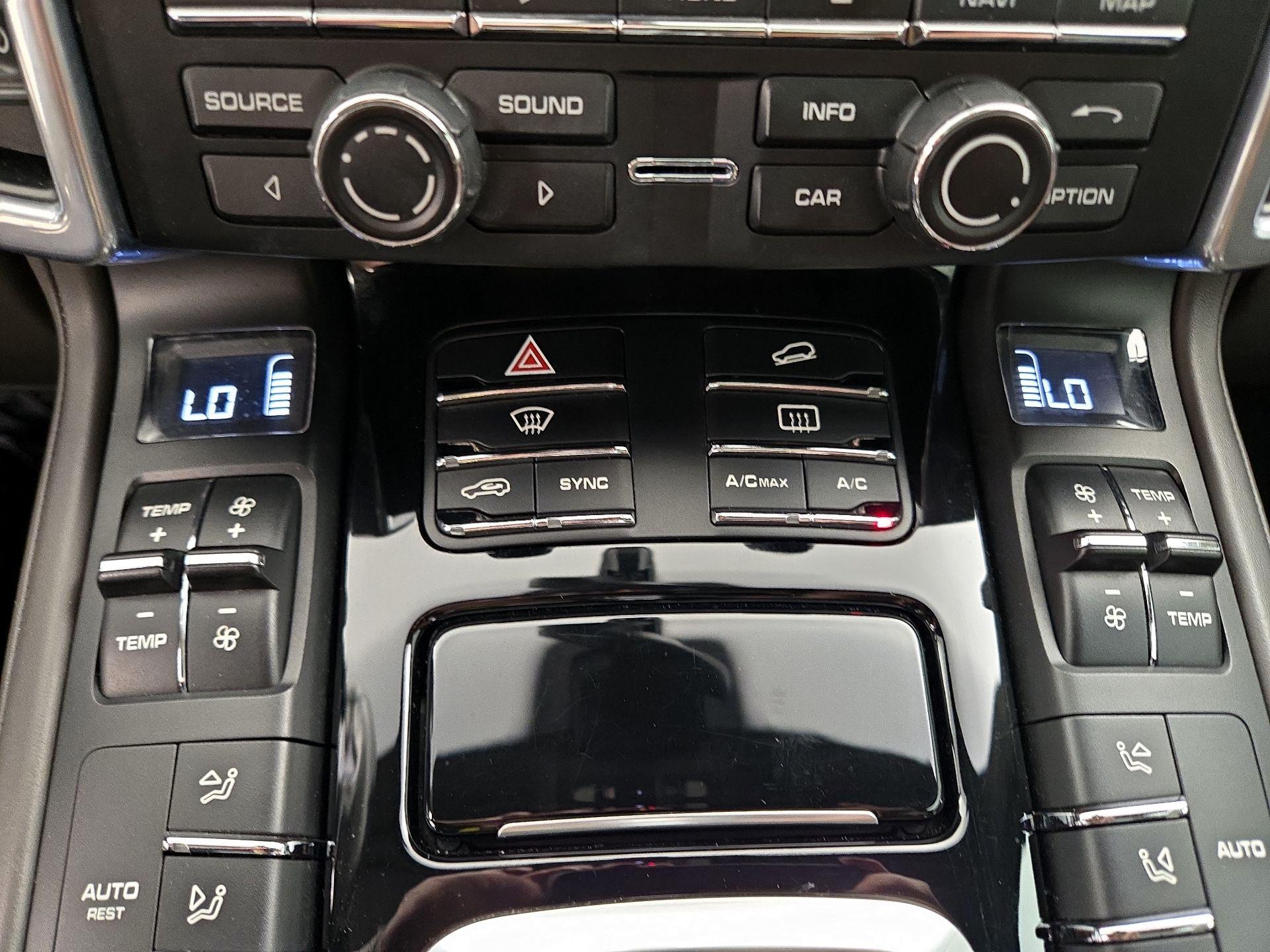 Thumbnail: 2016 Porsche Cayenne - 16