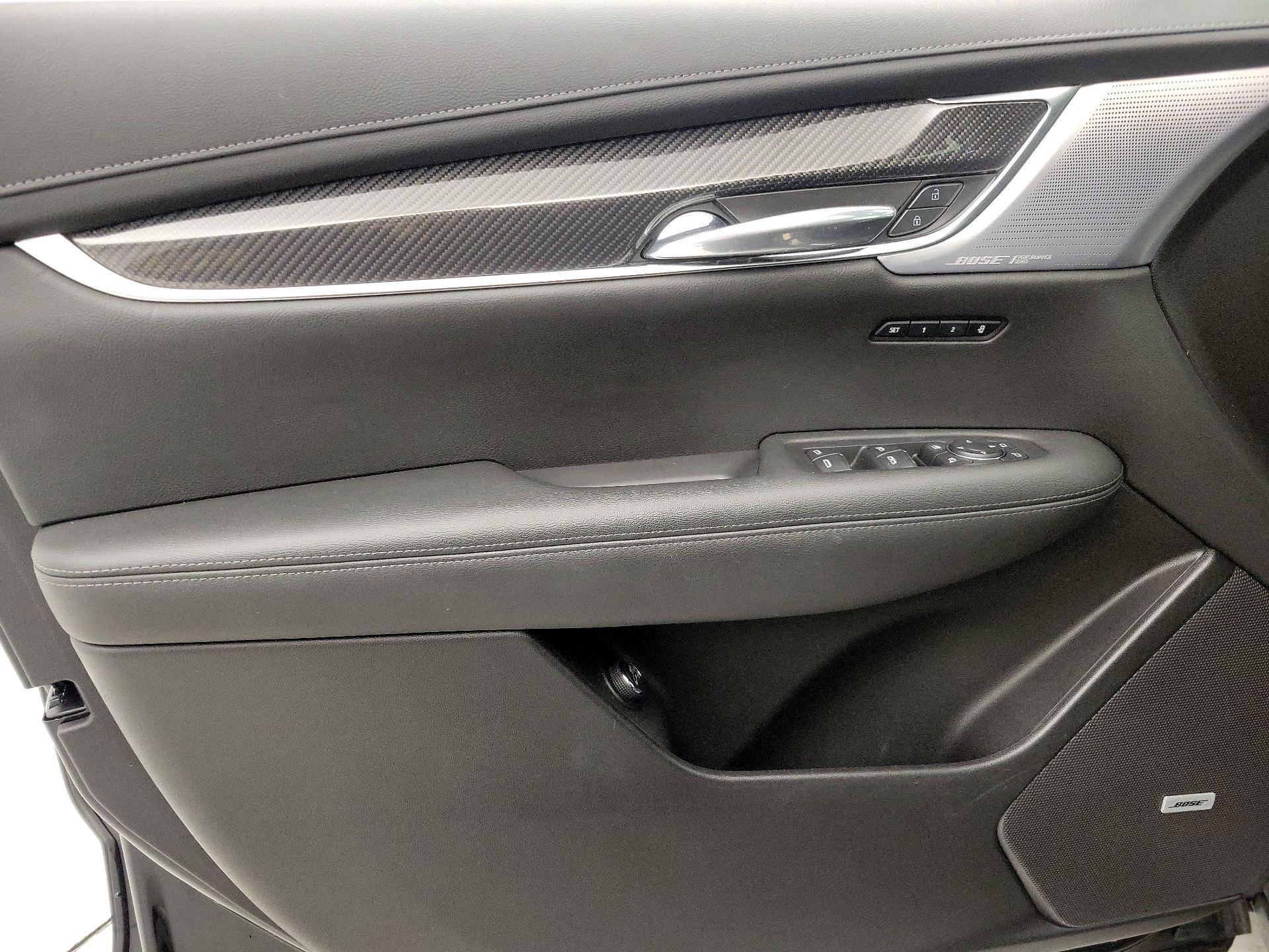 Thumbnail: 2023 Cadillac XT6 - 12