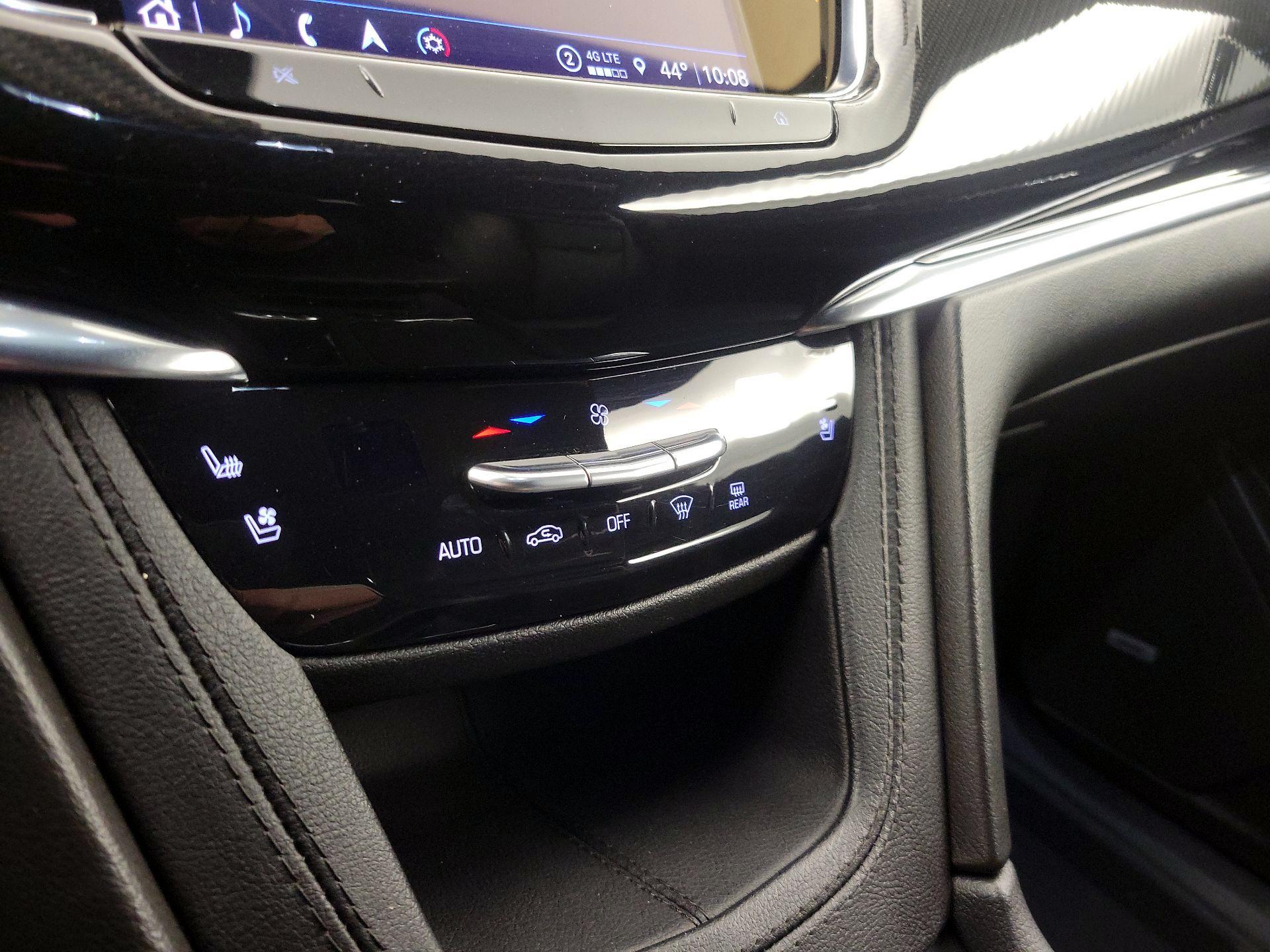 Thumbnail: 2023 Cadillac XT6 - 17