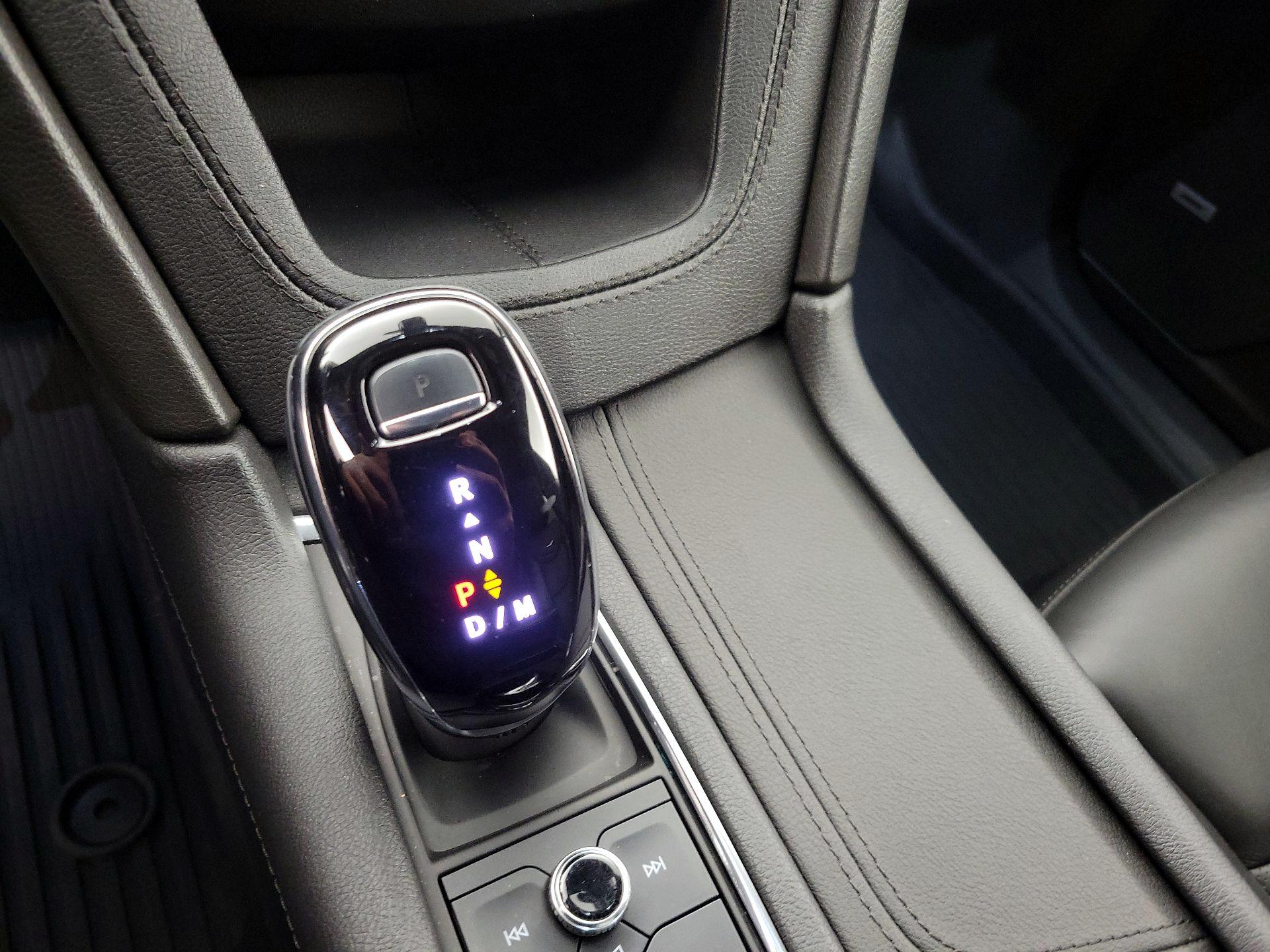 Thumbnail: 2023 Cadillac XT6 - 18