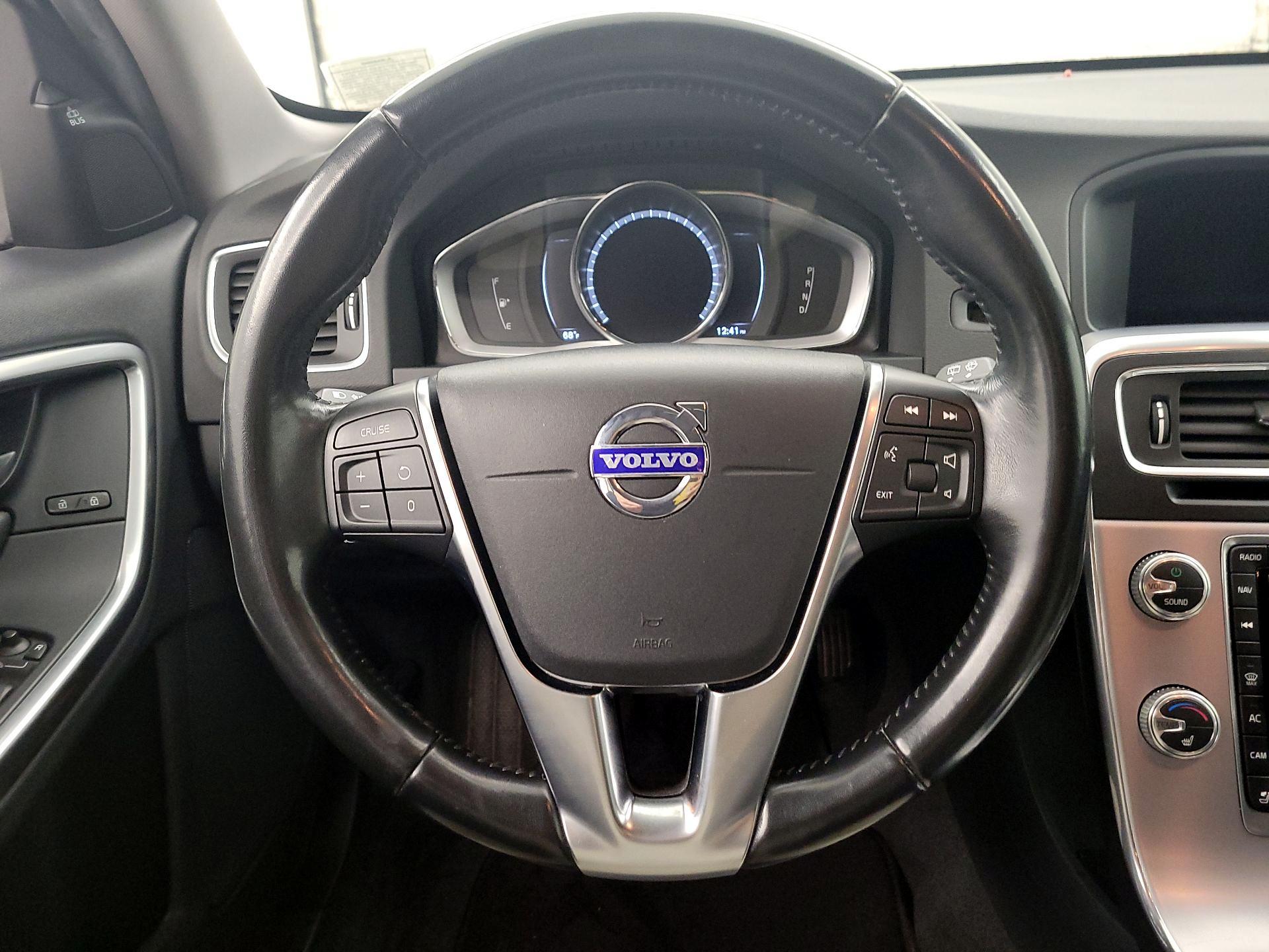 Thumbnail: 2018 Volvo S60 - 10