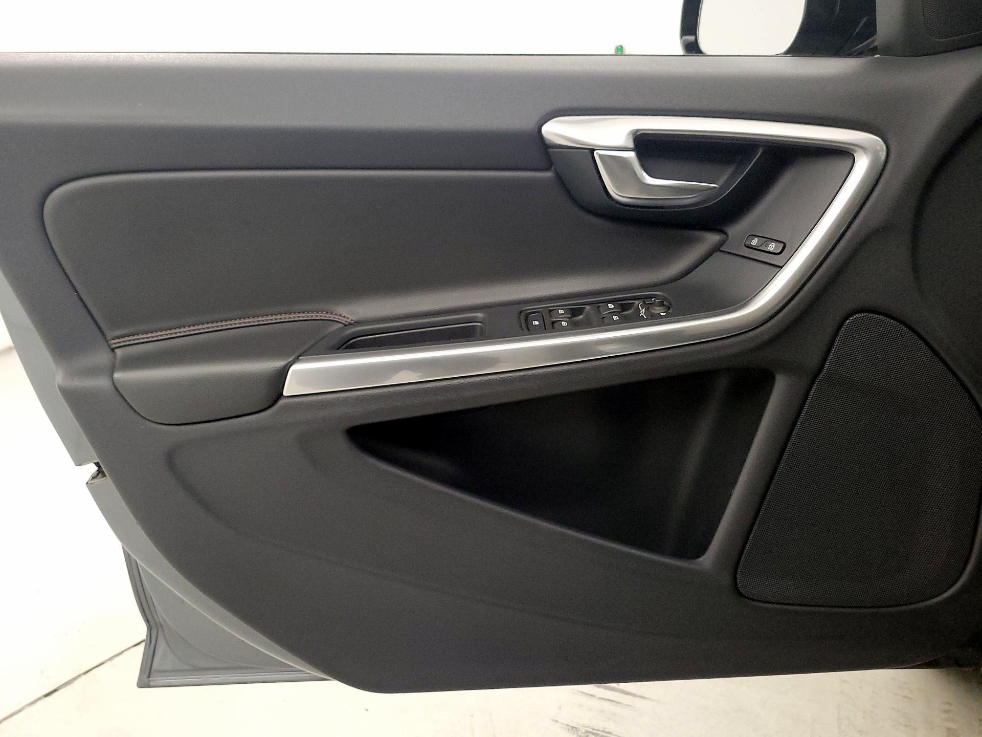 Thumbnail: 2018 Volvo S60 - 12