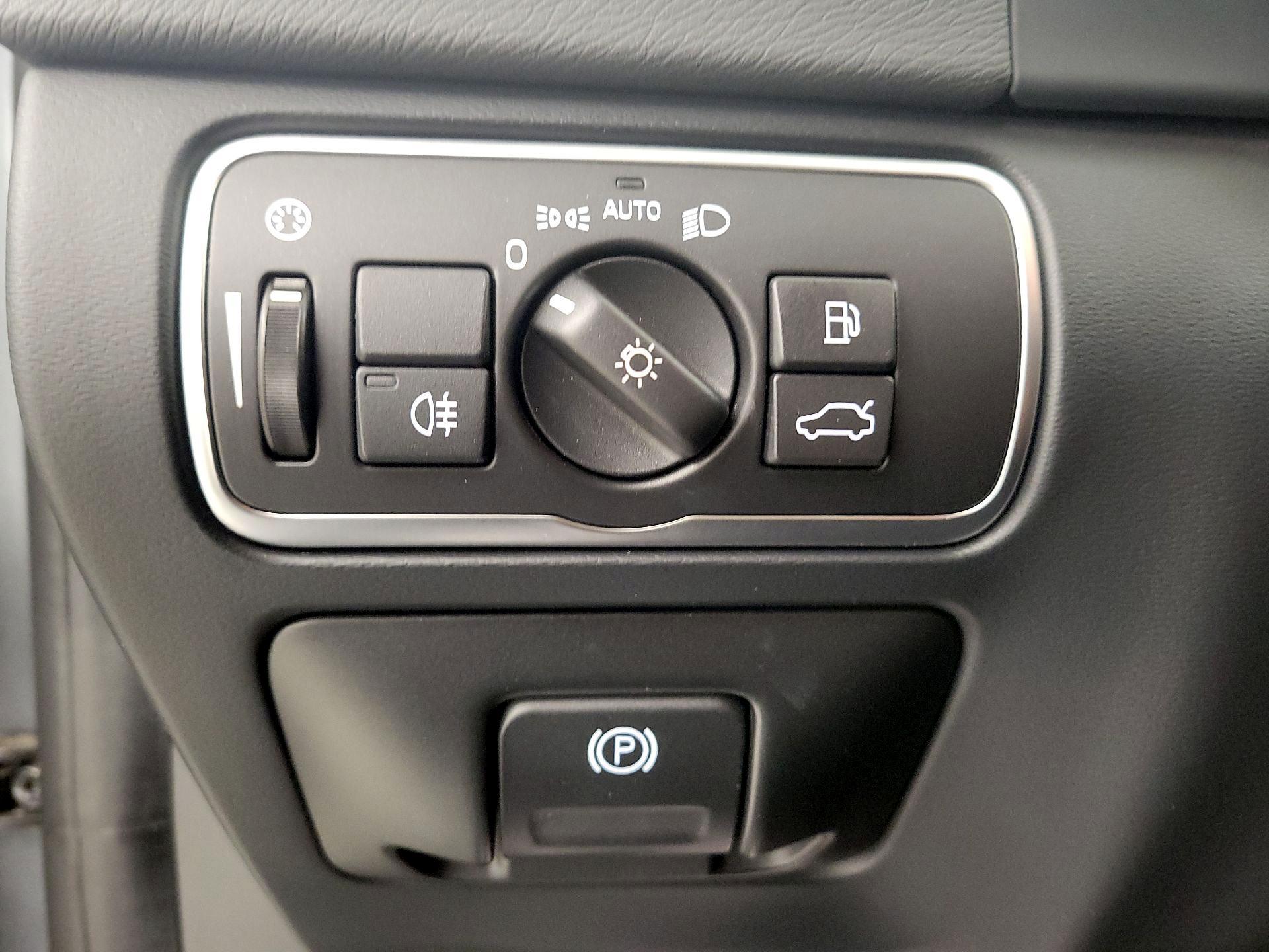 Thumbnail: 2018 Volvo S60 - 13