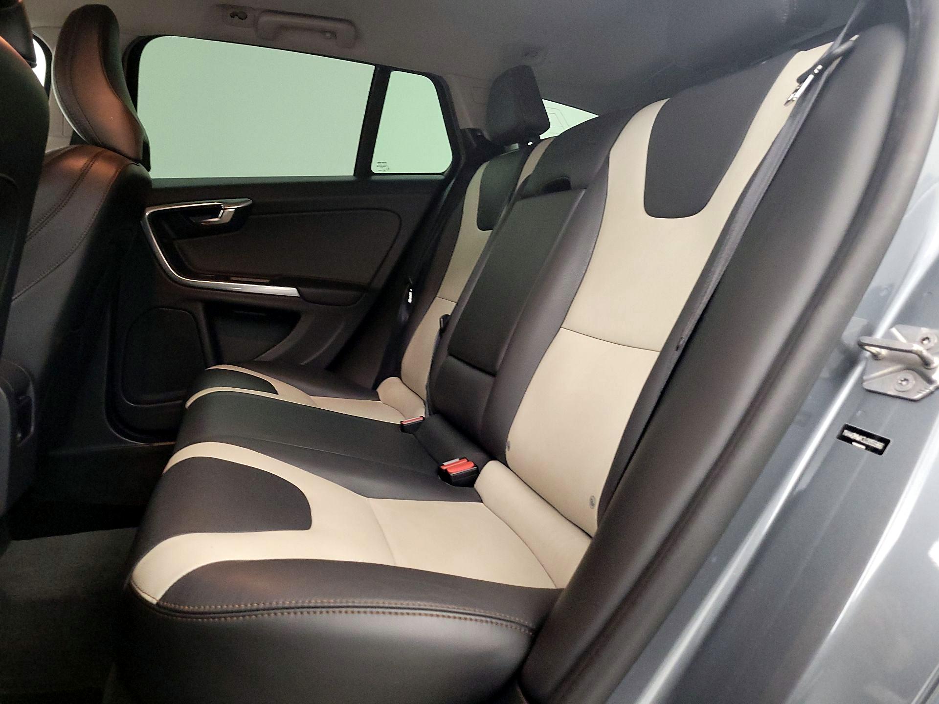 Thumbnail: 2018 Volvo S60 - 18