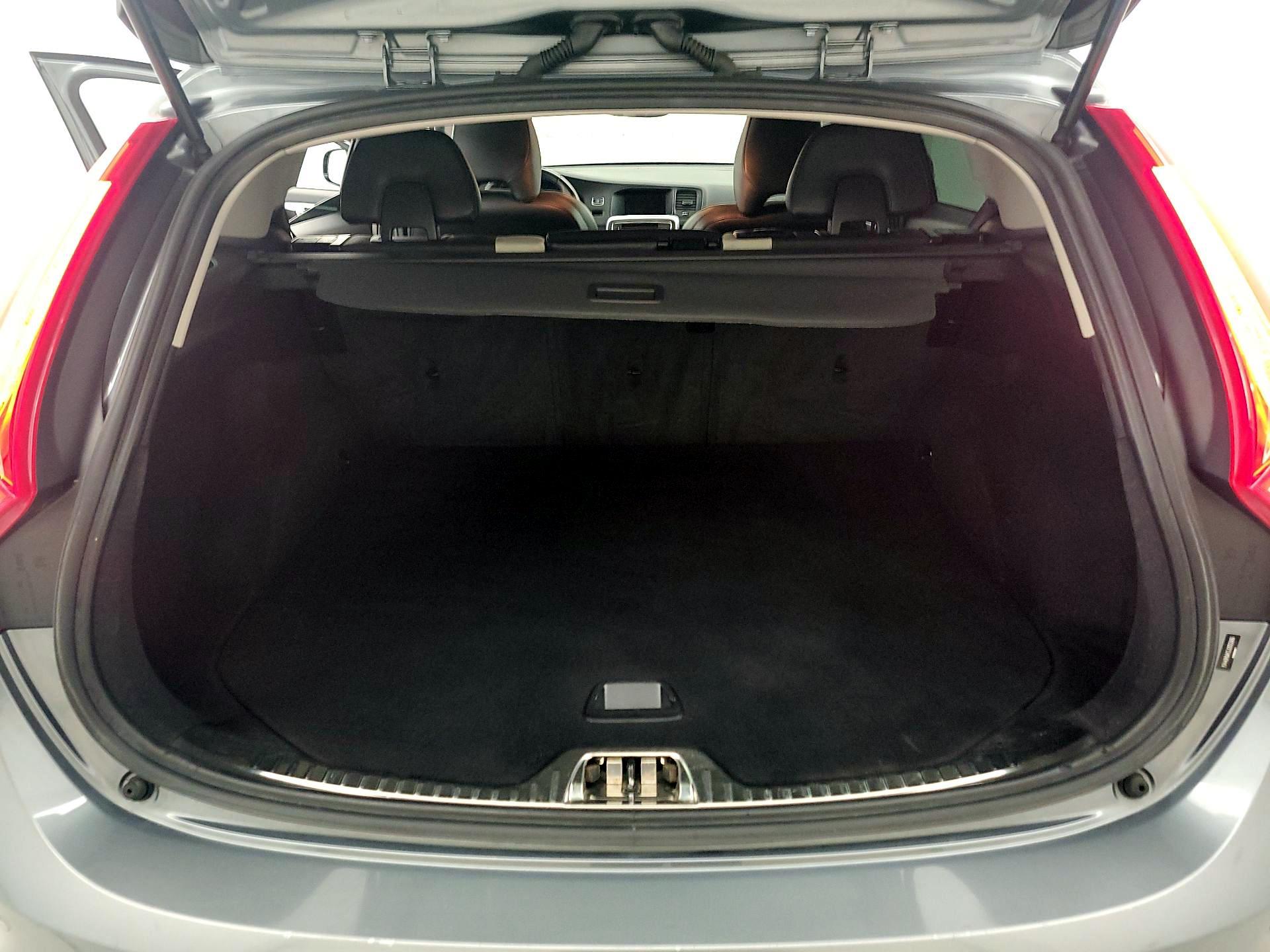 Thumbnail: 2018 Volvo S60 - 19