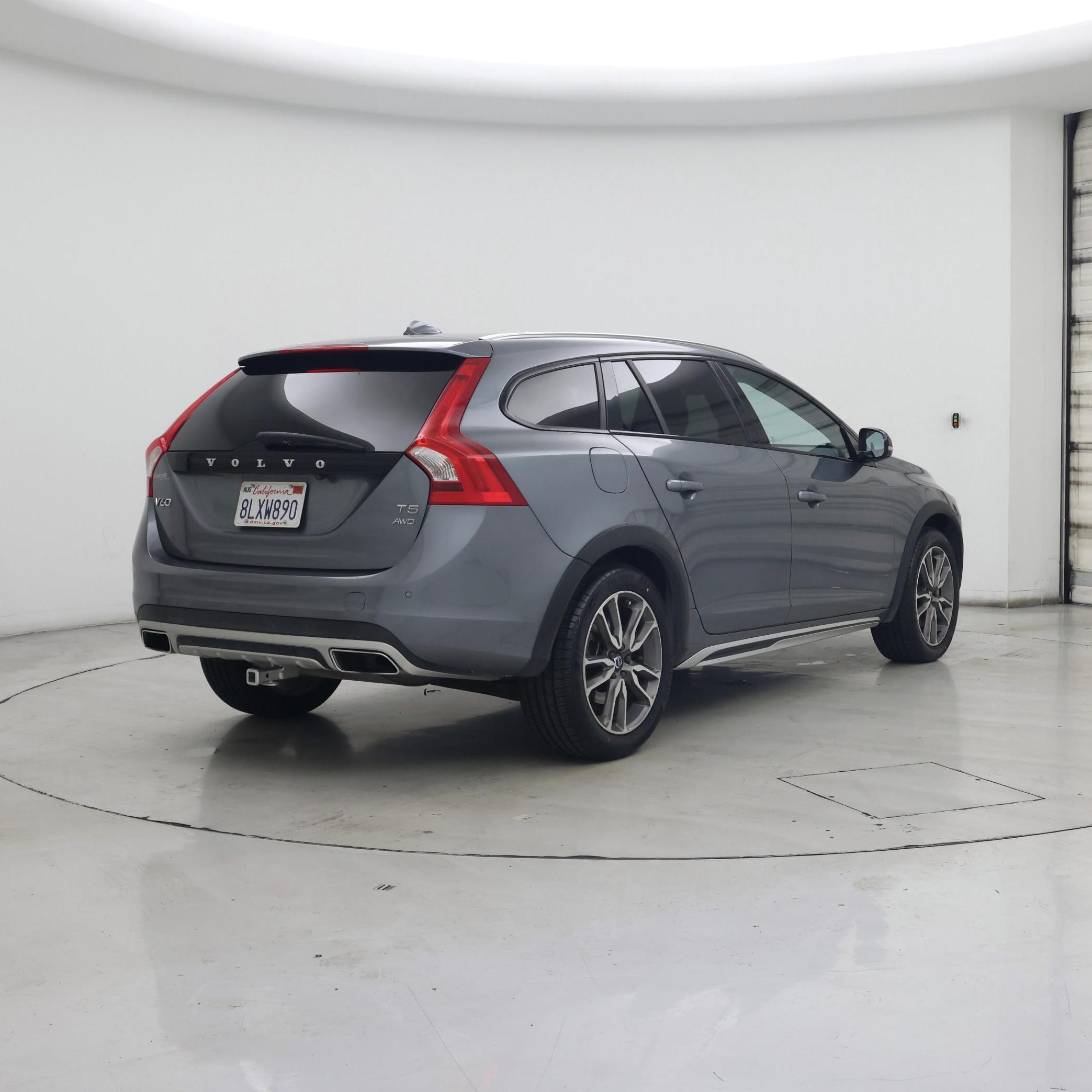 Thumbnail: 2018 Volvo S60 - 8