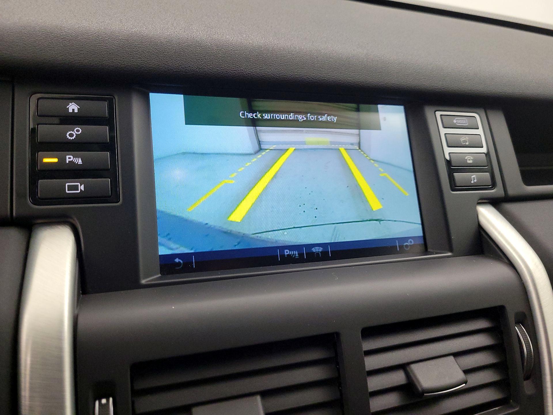 Thumbnail: 2016 Land Rover Discovery Sport - 13