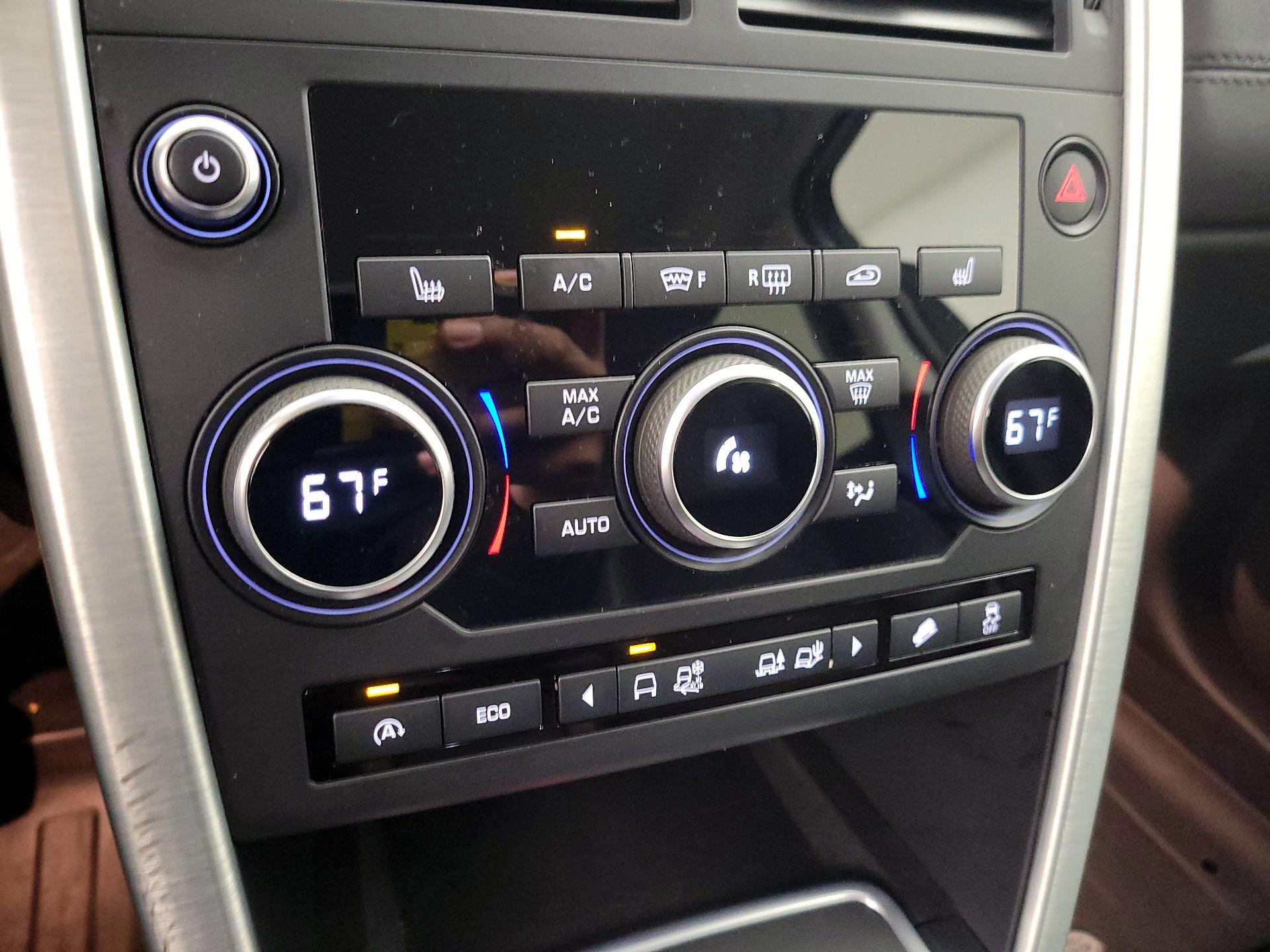 Thumbnail: 2016 Land Rover Discovery Sport - 15