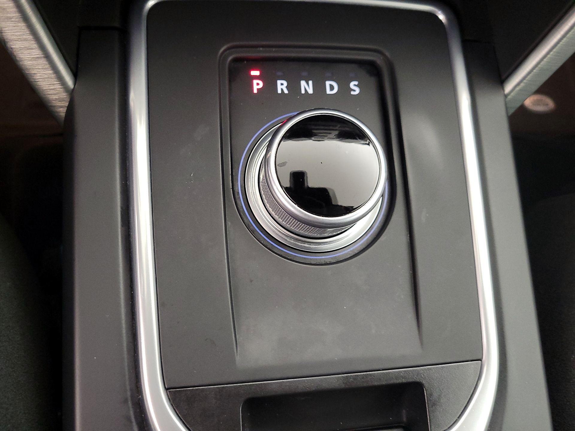 Thumbnail: 2016 Land Rover Discovery Sport - 16