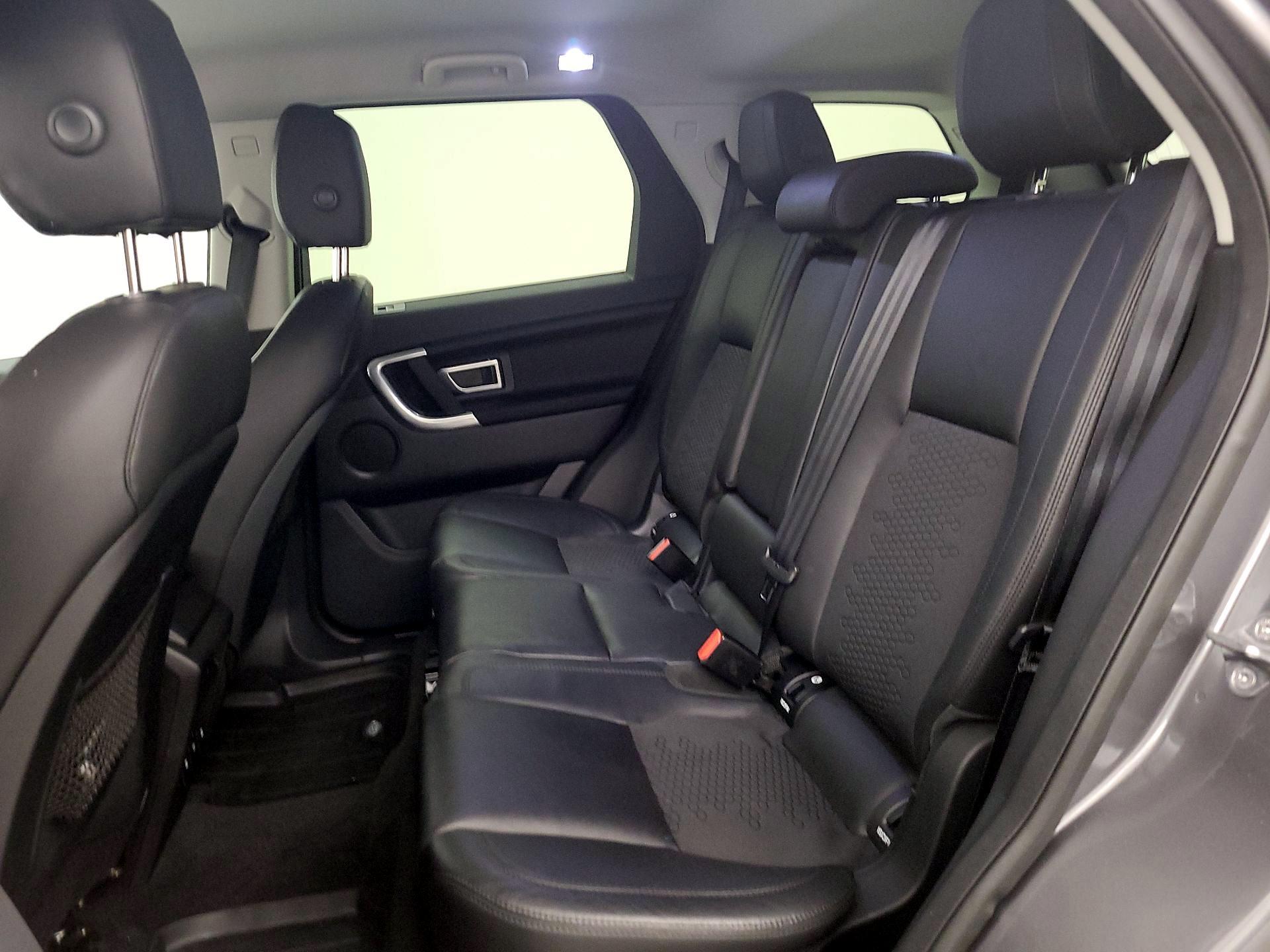 Thumbnail: 2016 Land Rover Discovery Sport - 17