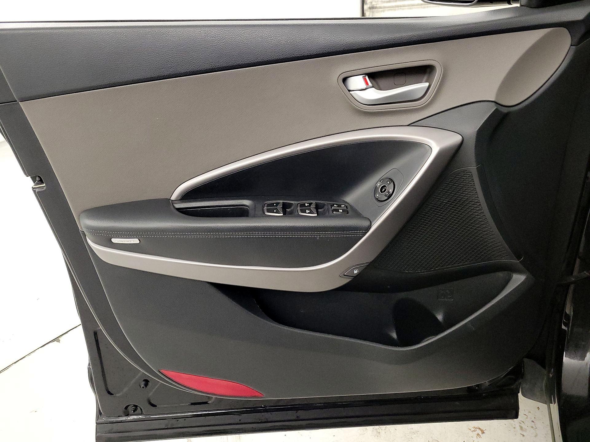 Thumbnail: 2016 Hyundai Santa Fe - 12