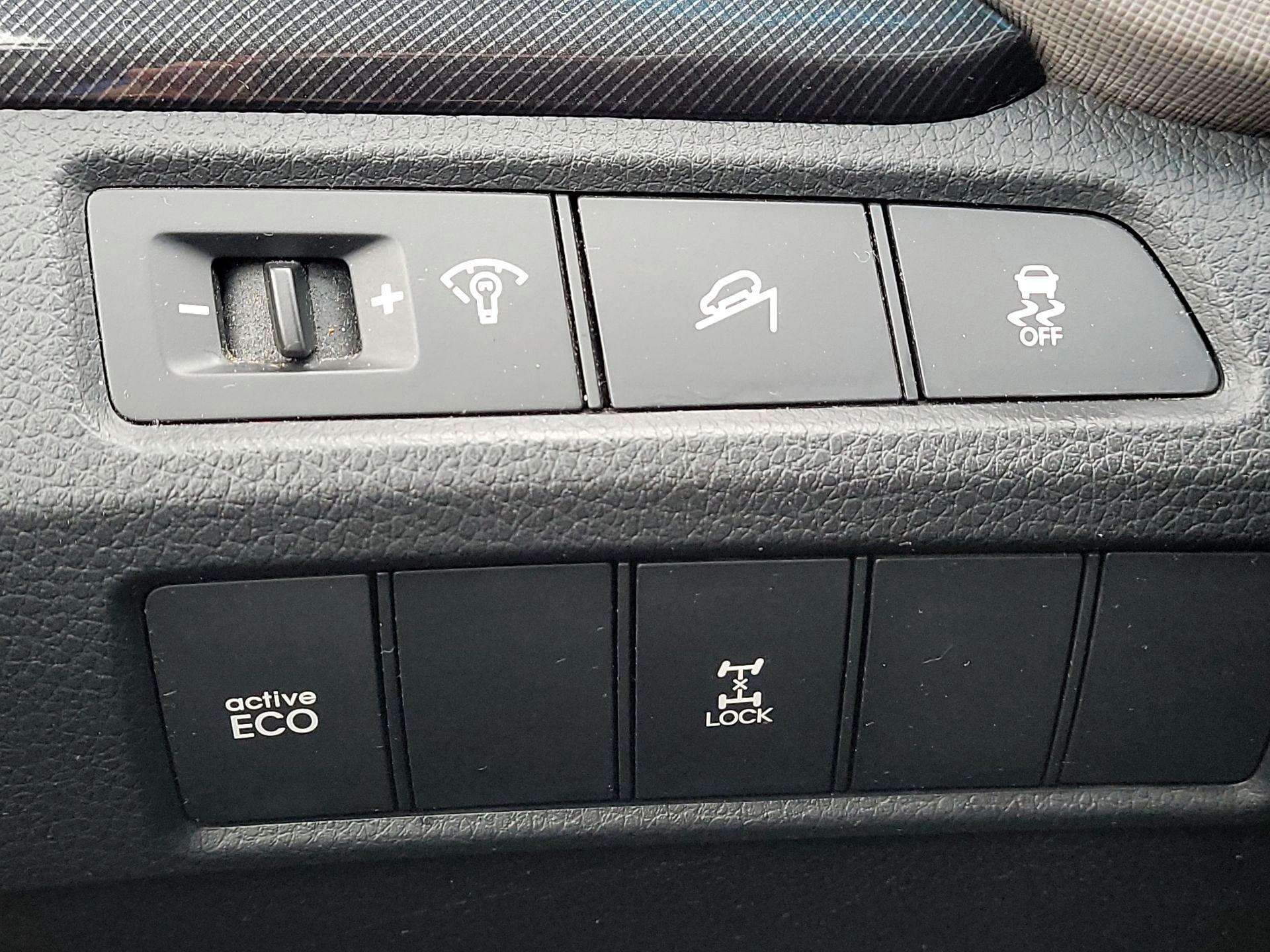 Thumbnail: 2016 Hyundai Santa Fe - 13