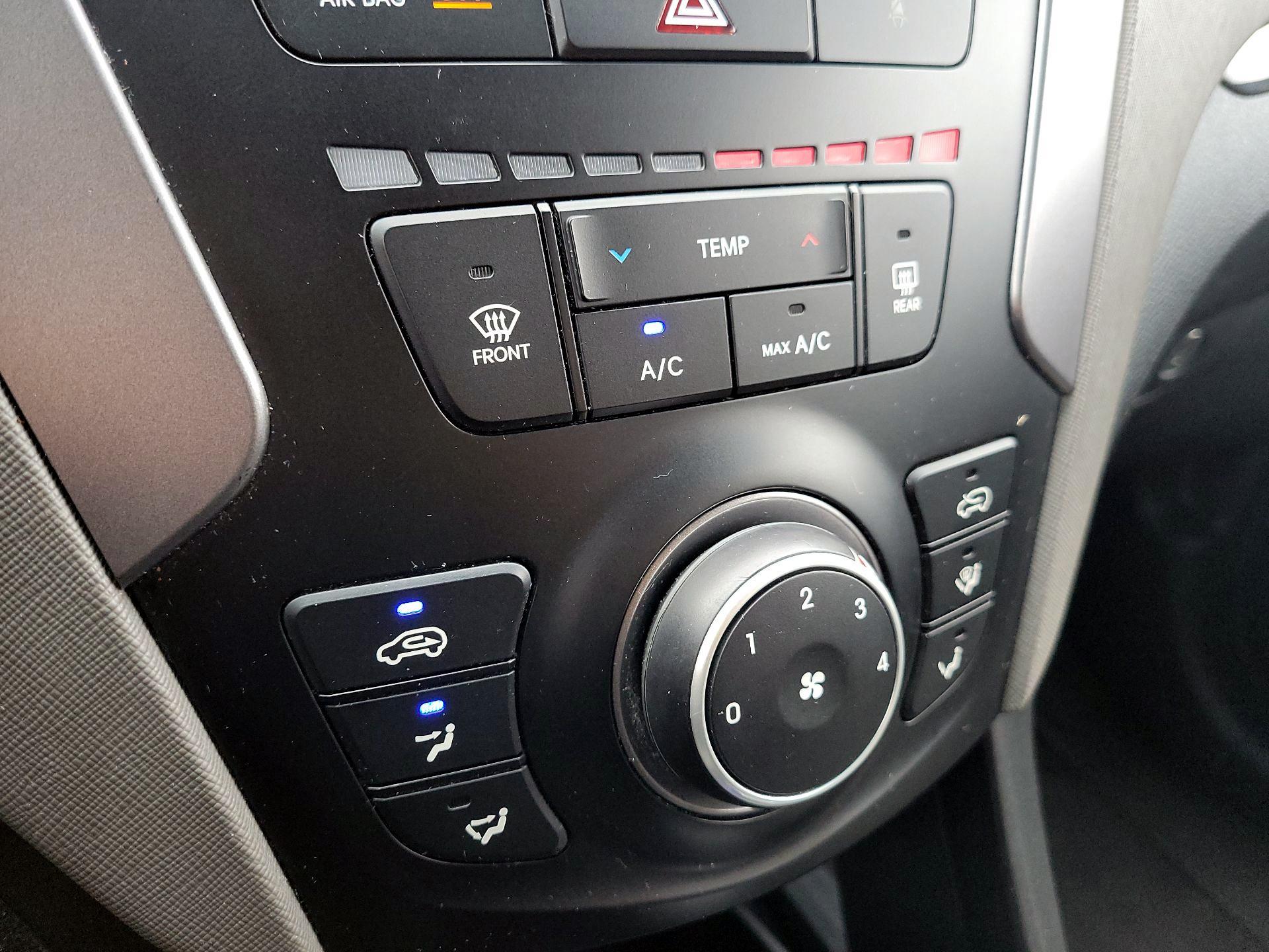 Thumbnail: 2016 Hyundai Santa Fe - 15