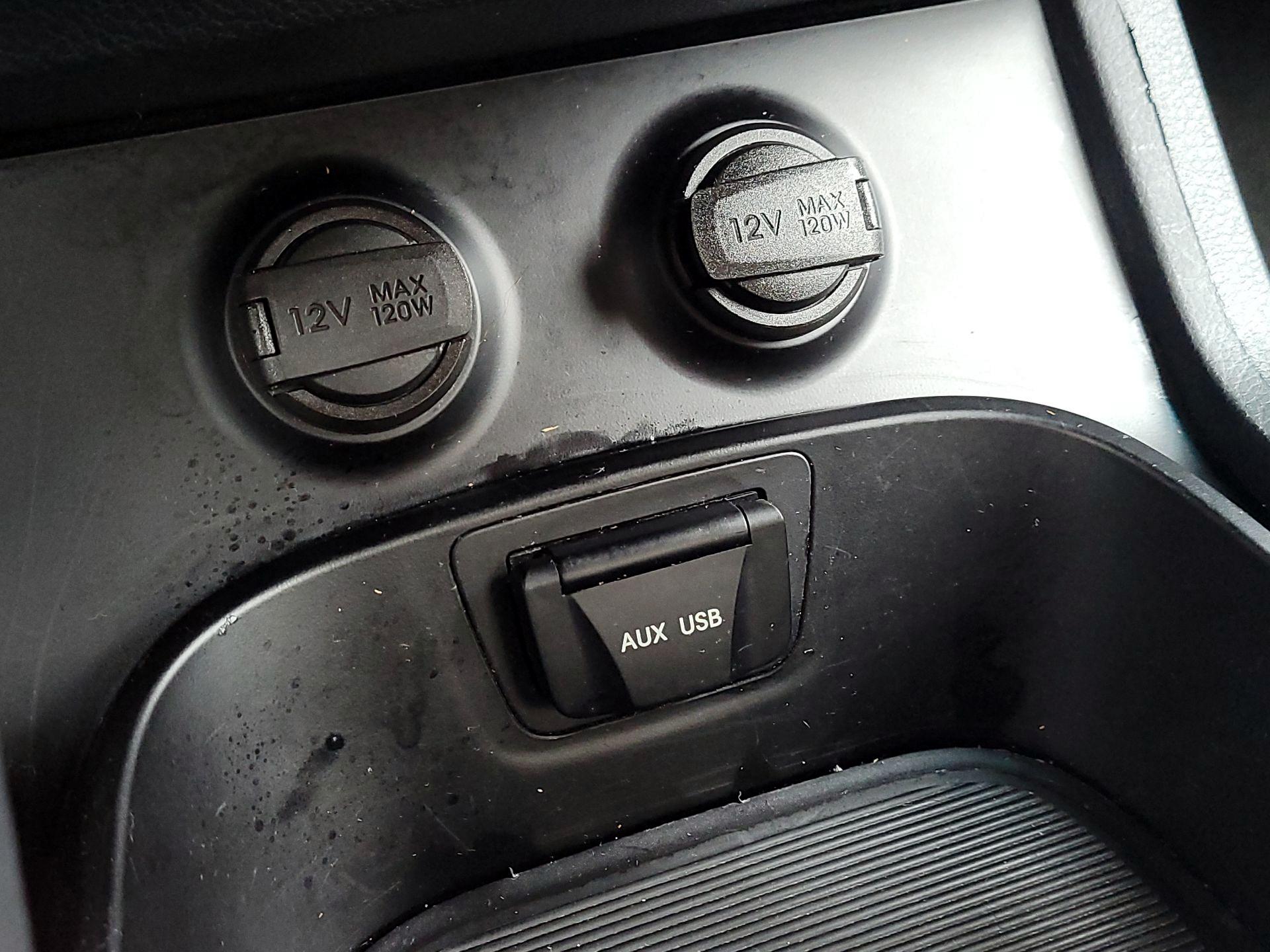 Thumbnail: 2016 Hyundai Santa Fe - 17