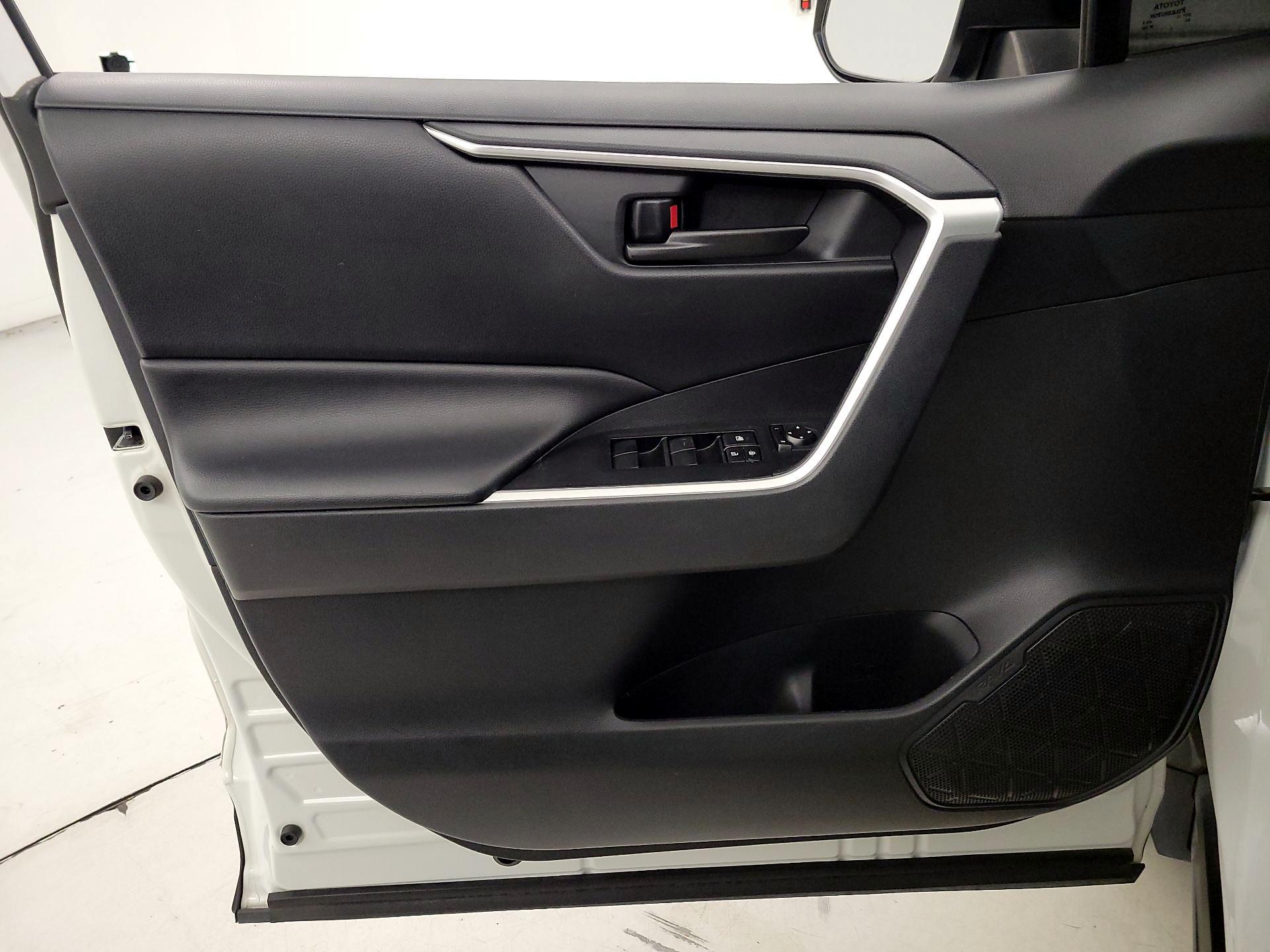 Thumbnail: 2019 Toyota RAV4 - 12