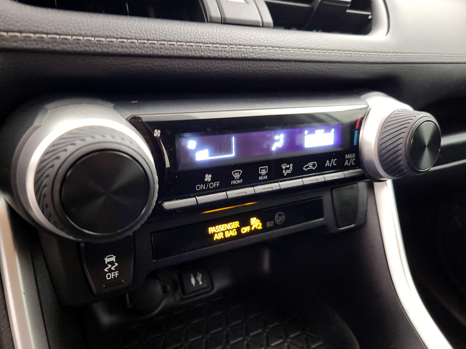 Thumbnail: 2019 Toyota RAV4 - 16