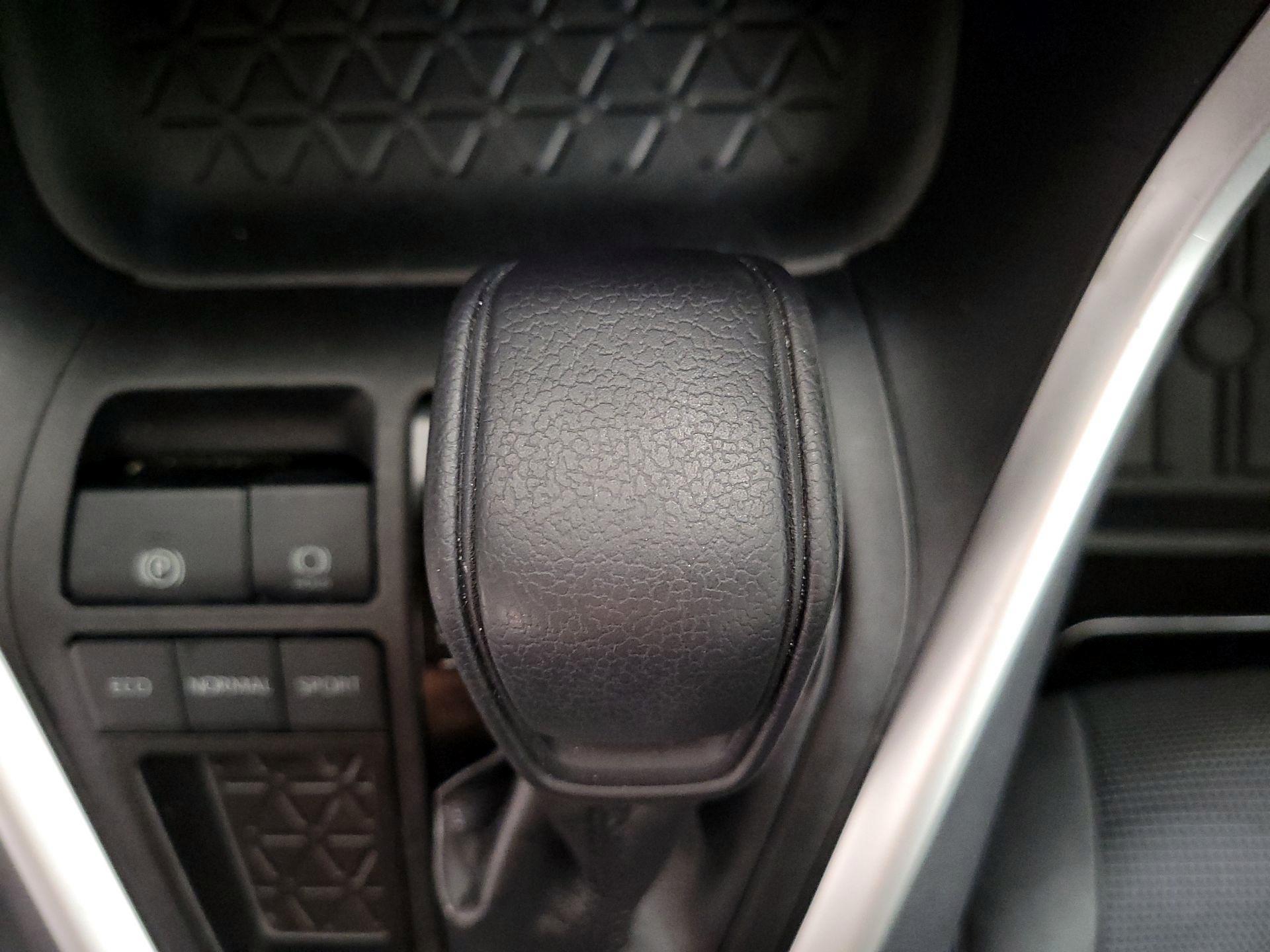 Thumbnail: 2019 Toyota RAV4 - 17