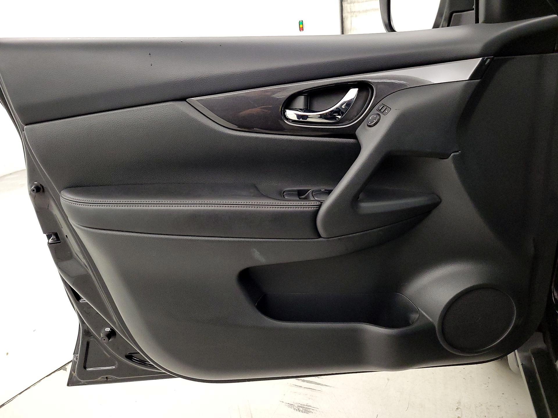 Thumbnail: 2018 Nissan Rogue - 12